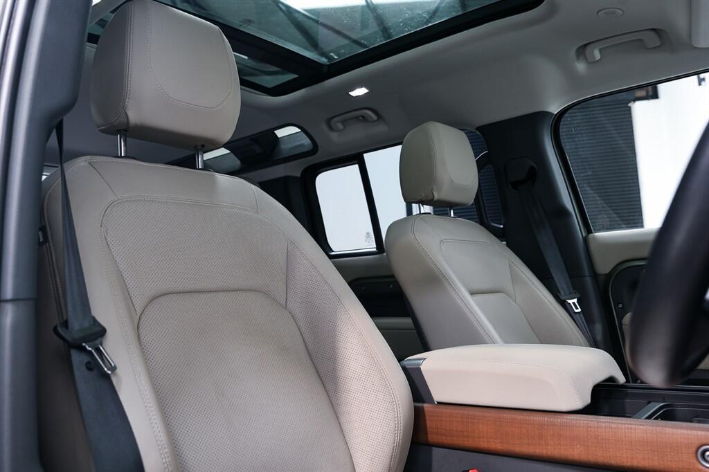 Land Rover Defender 110 - Image 10
