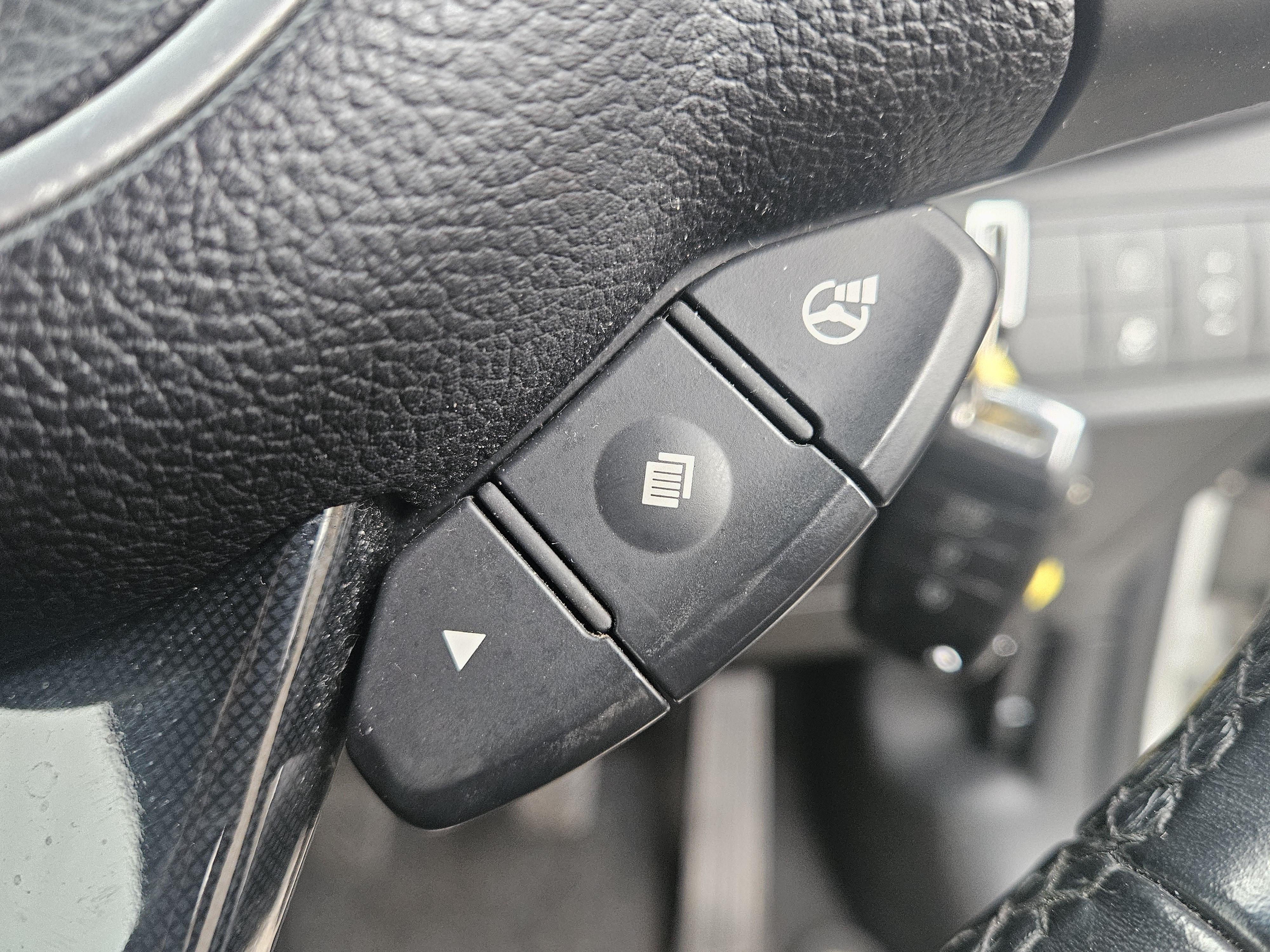 Kia Carens - Image 38