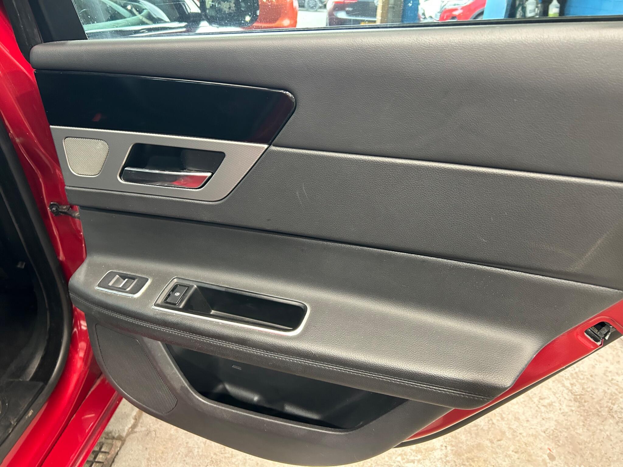 Jaguar XF - Image 21