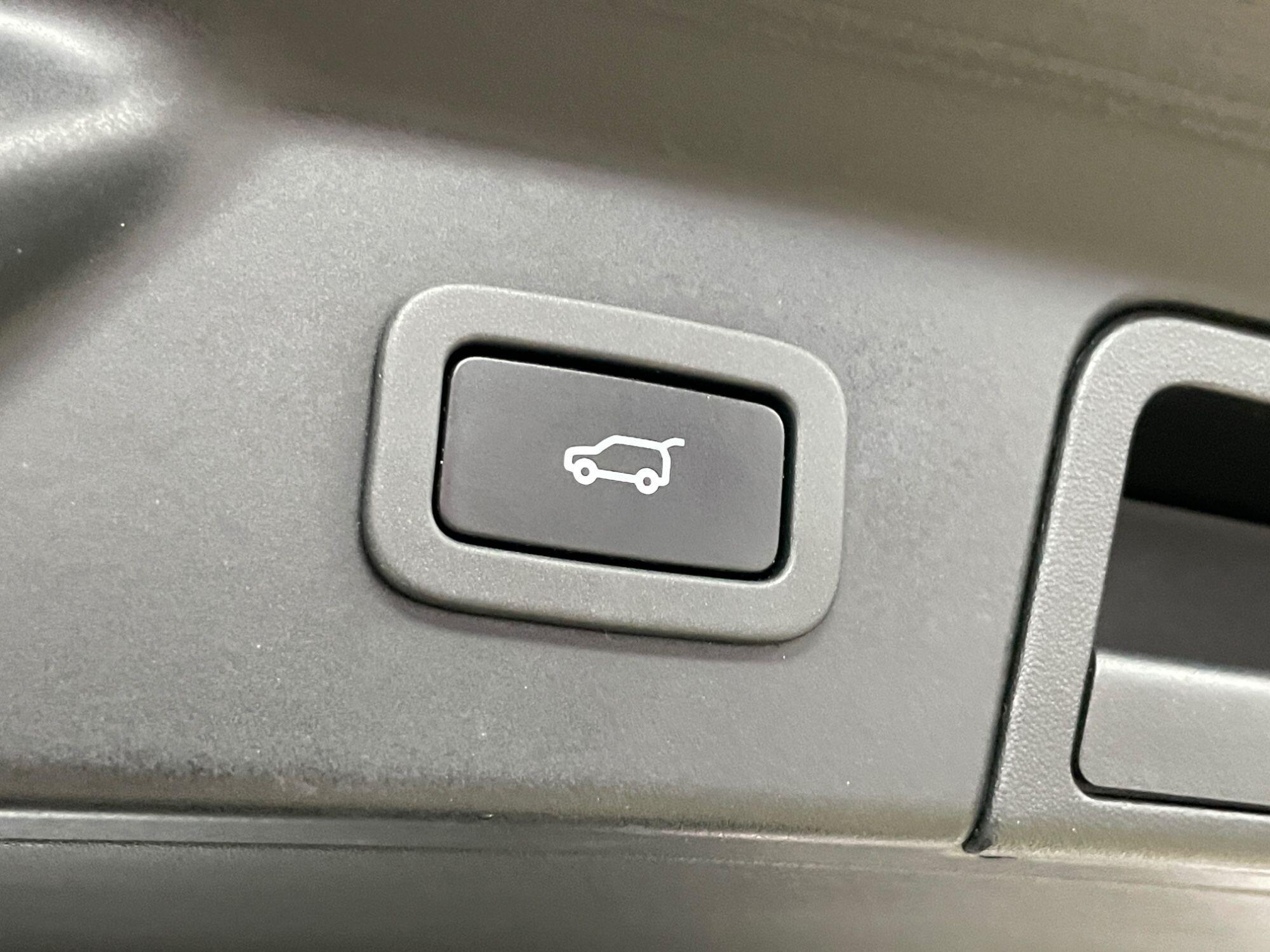 Land Rover Range Rover Velar - Image 19
