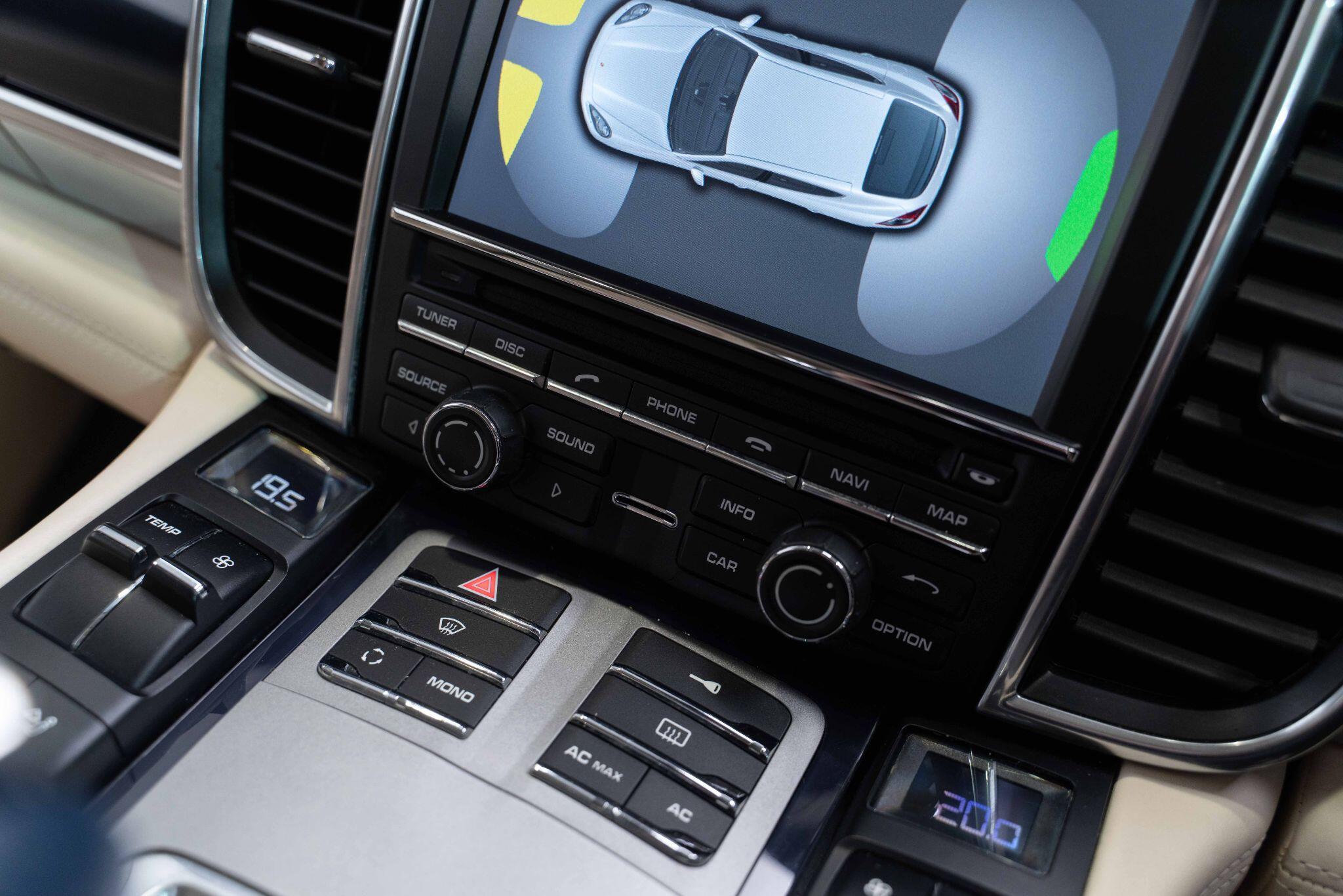 Porsche Panamera - Image 36