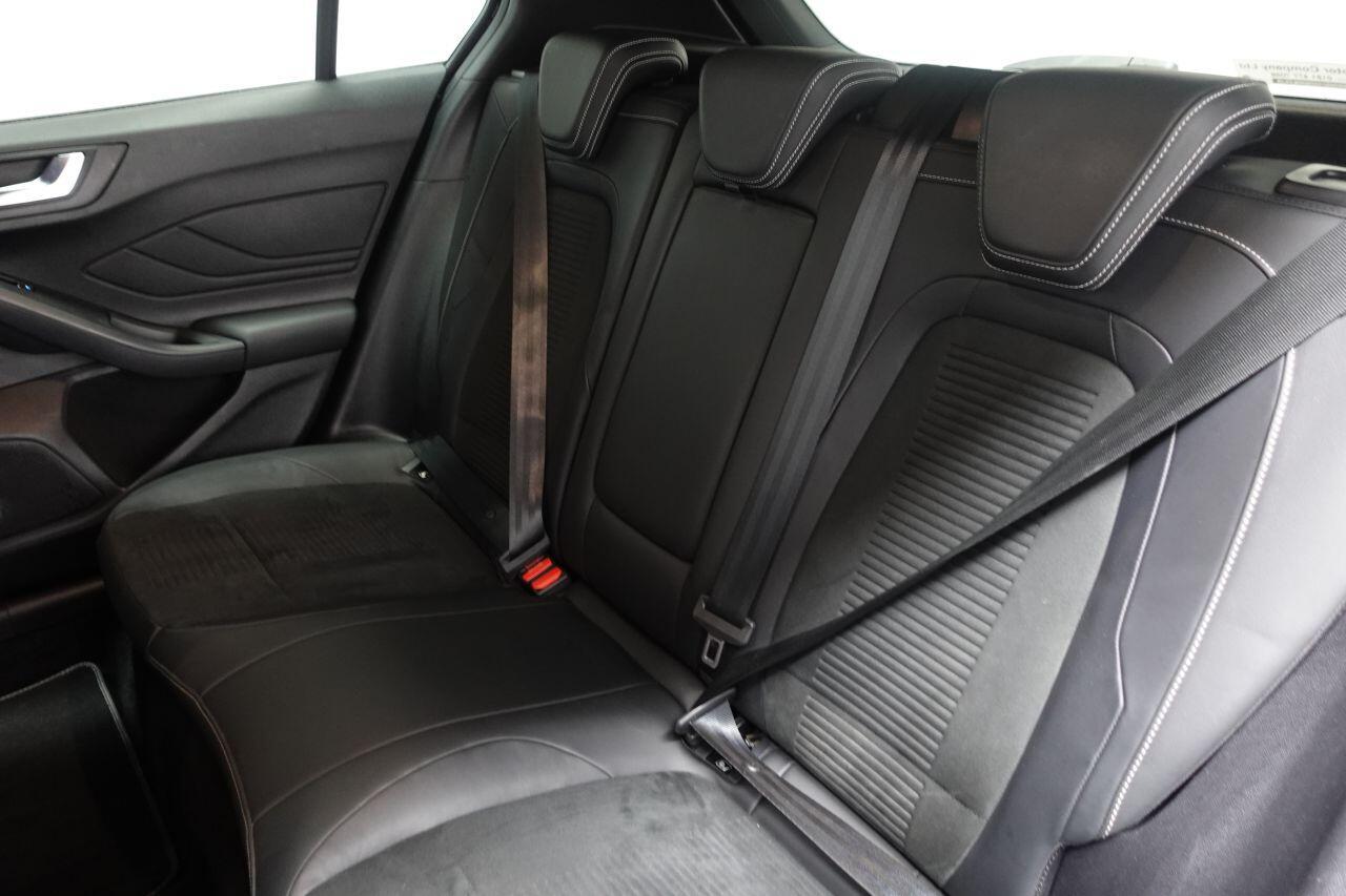 Ford Focus - Image 24
