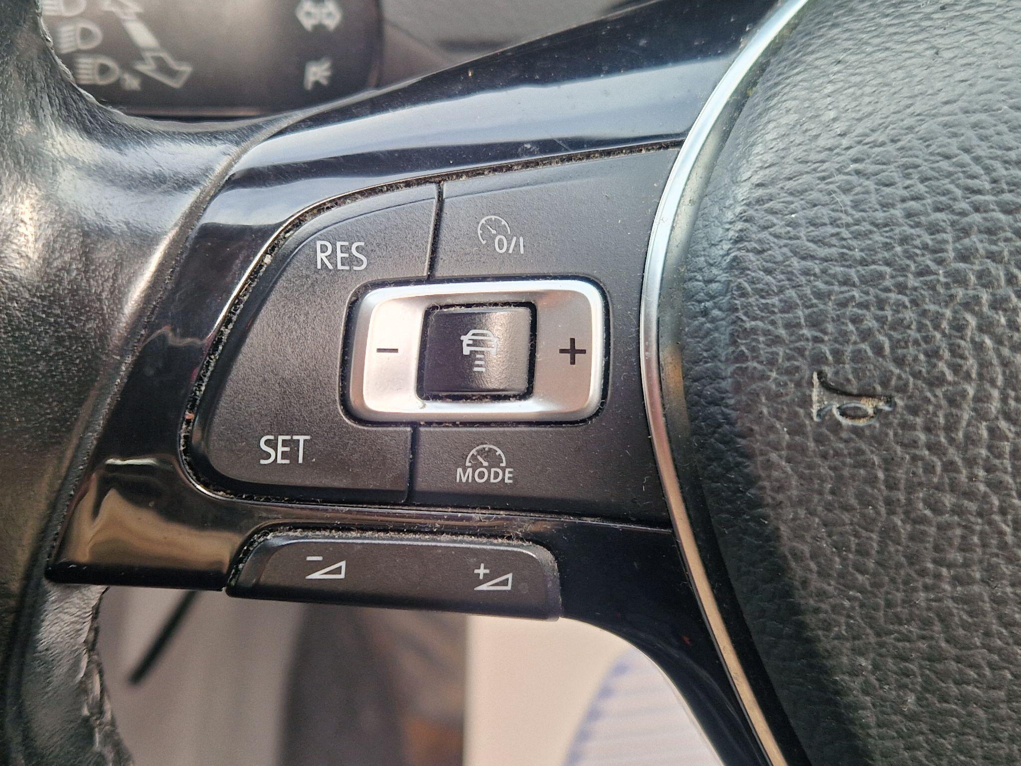 Volkswagen Golf - Image 34