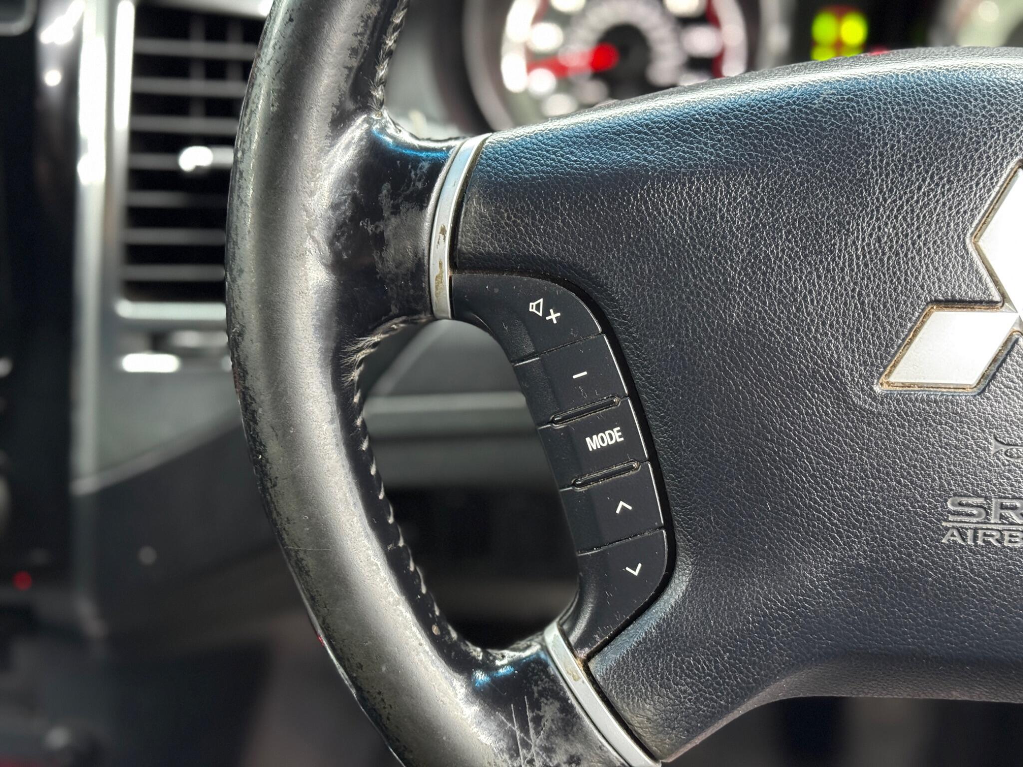 Mitsubishi Shogun - Image 18