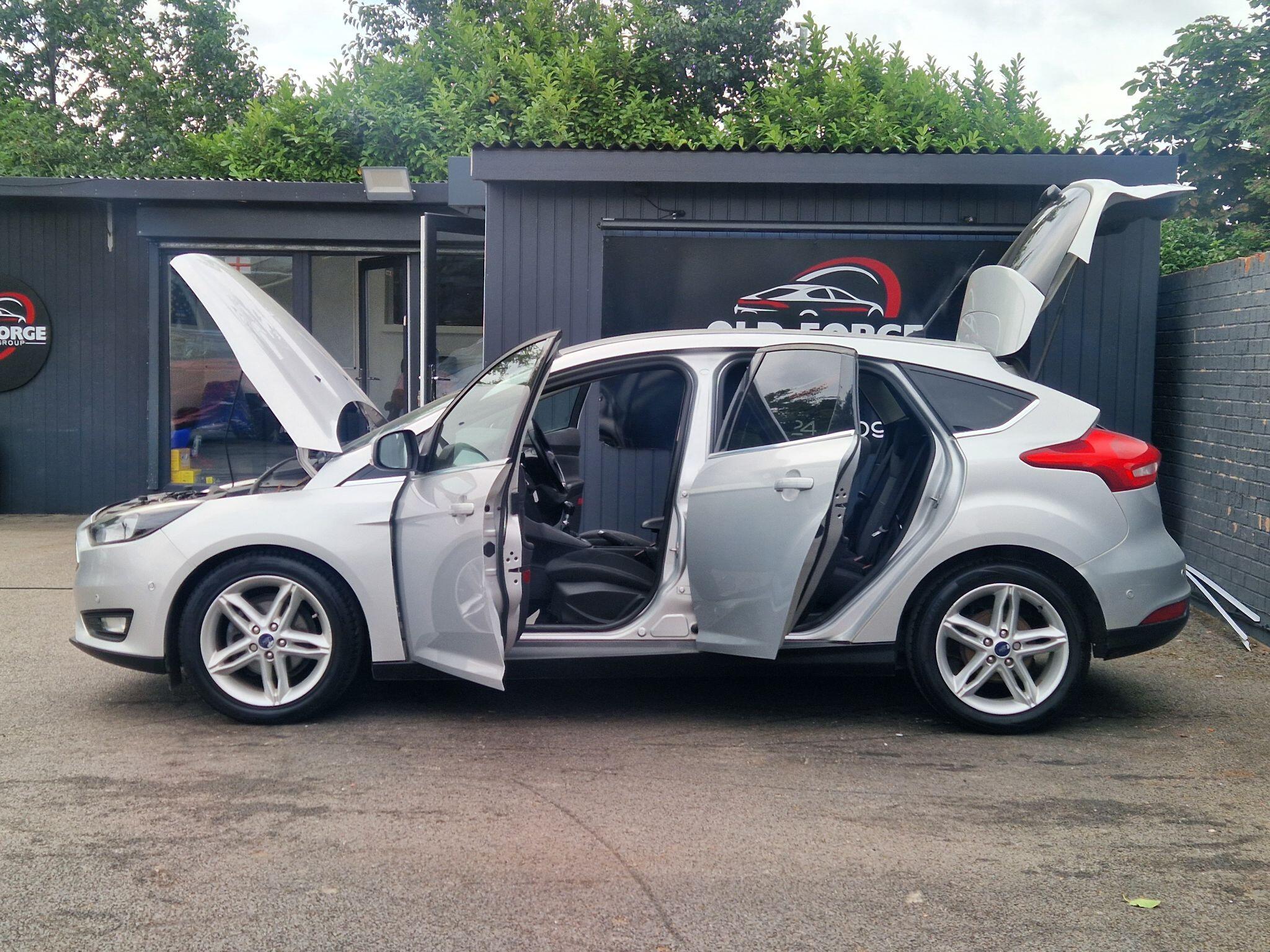 Ford Focus - Image 15