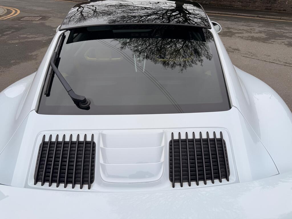 Porsche 911 - Image 33