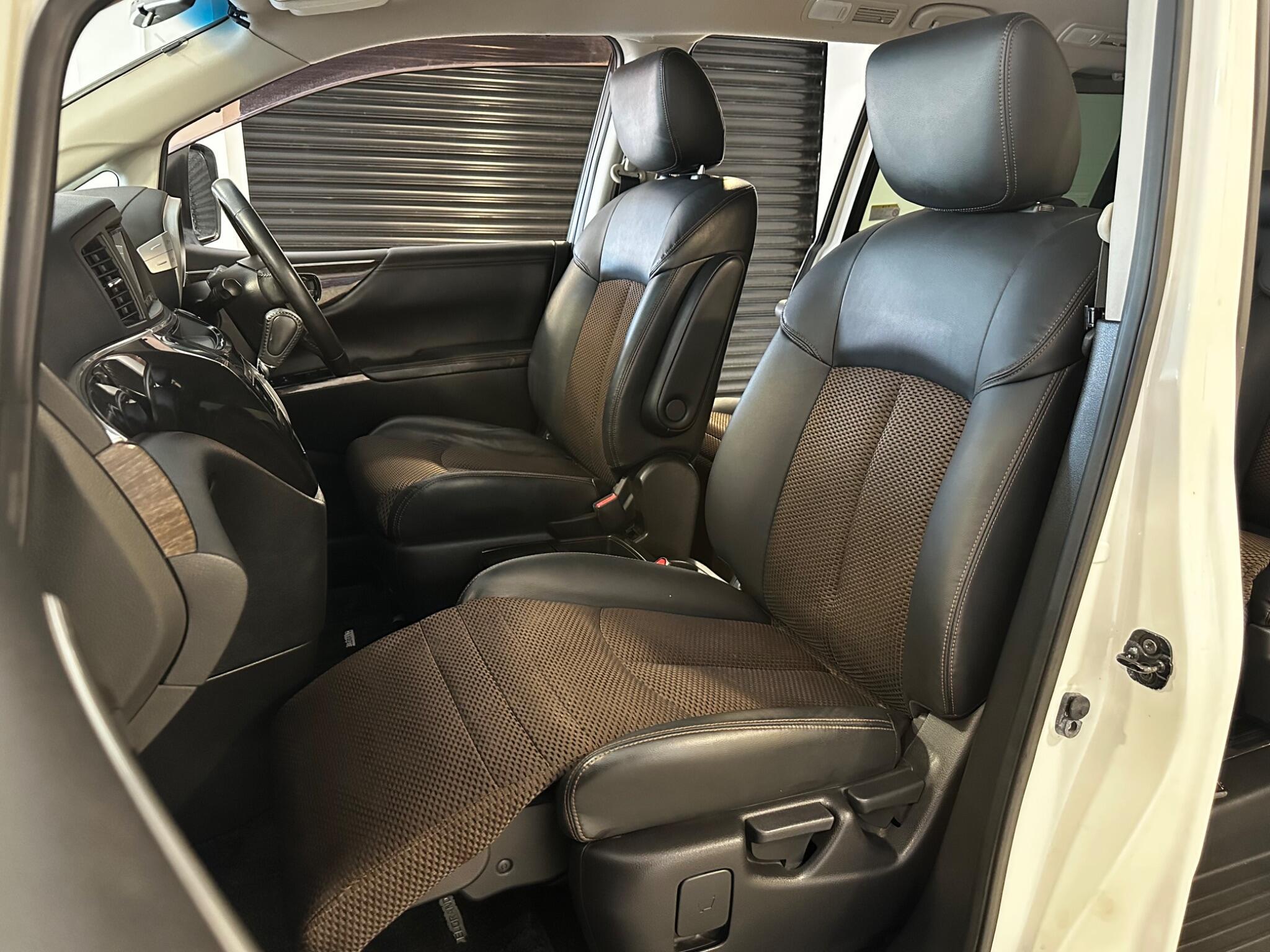 Nissan Elgrand - Image 17