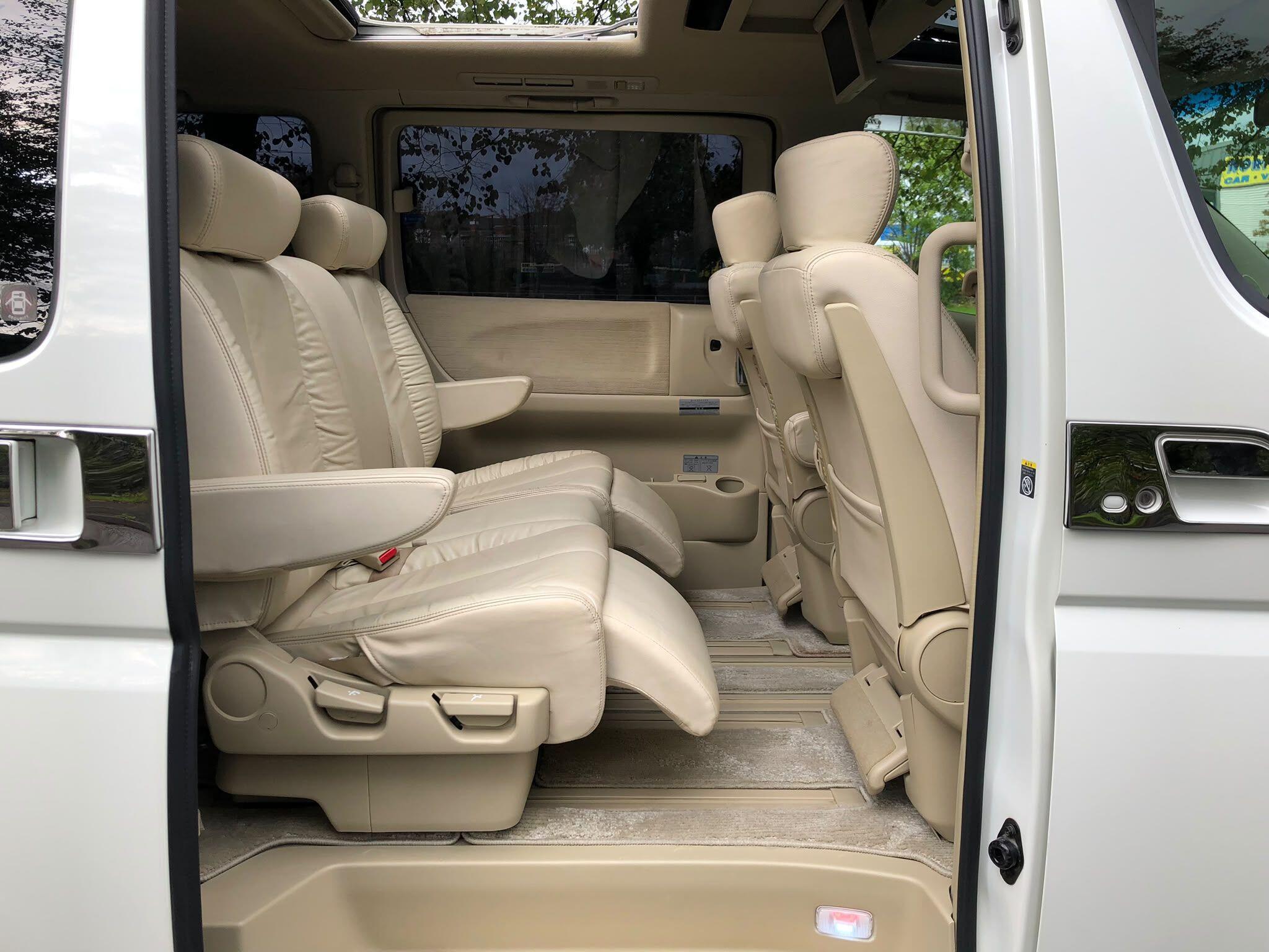 Nissan Elgrand - Image 19