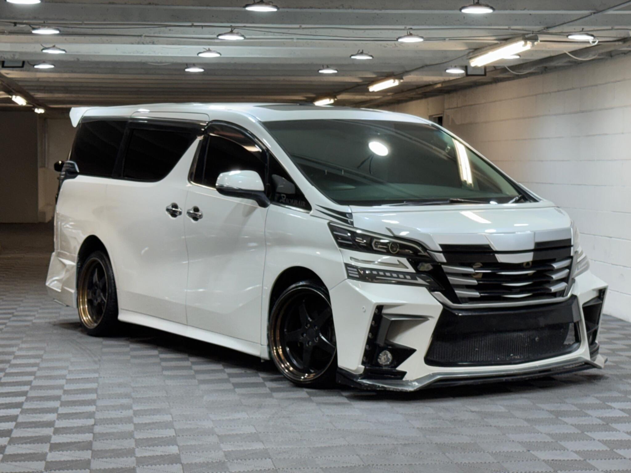 Toyota Vellfire - Image 13