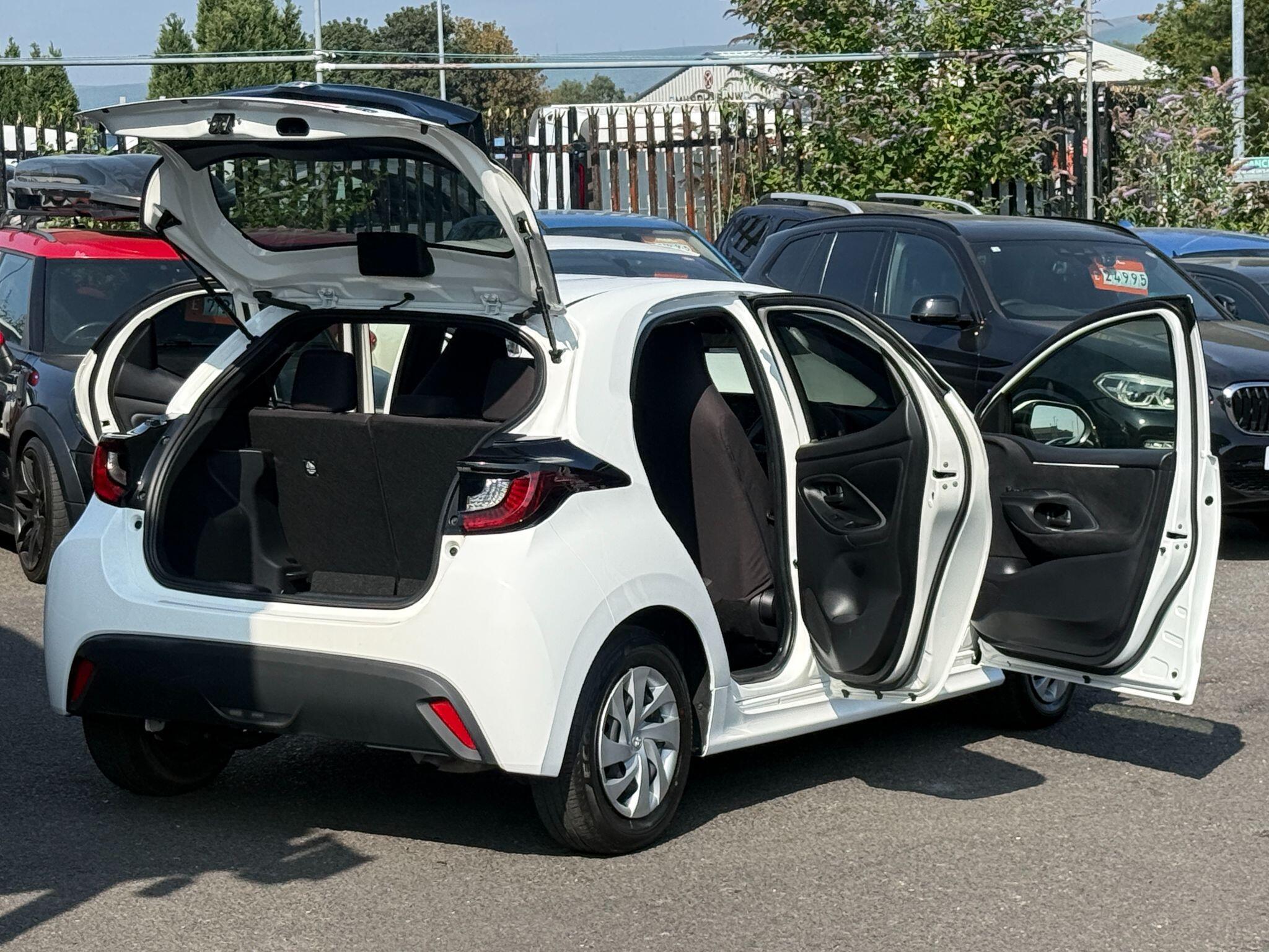 Toyota Yaris - Image 2