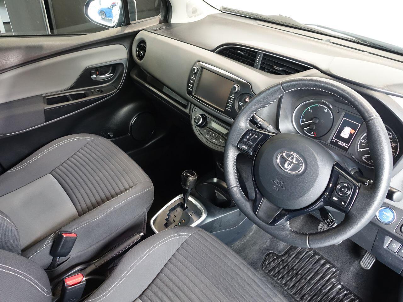 Toyota Yaris - Image 2