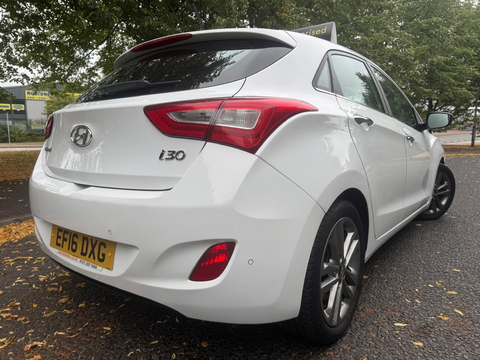 Hyundai i30 - Image 8