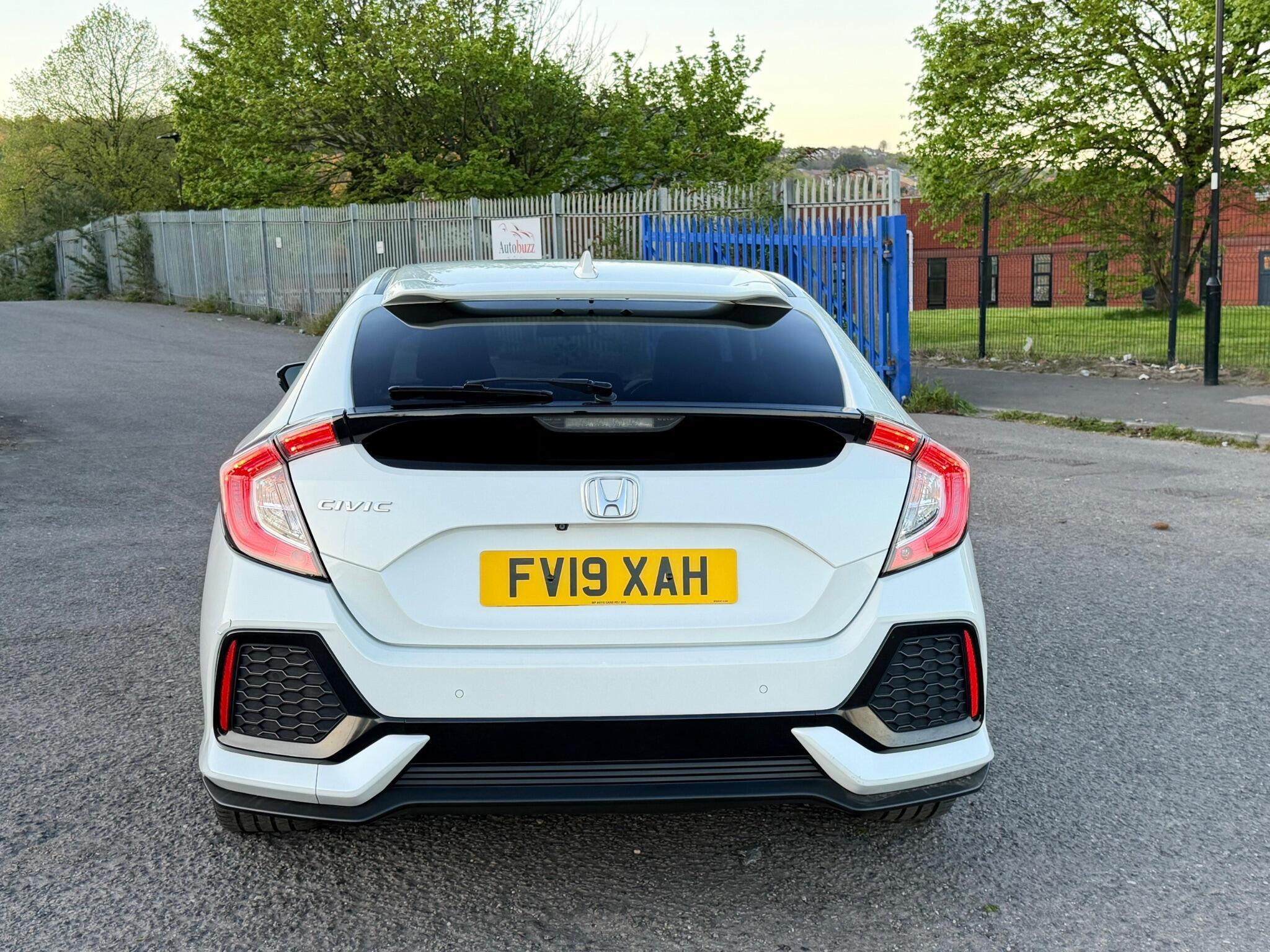 Honda Civic - Image 11