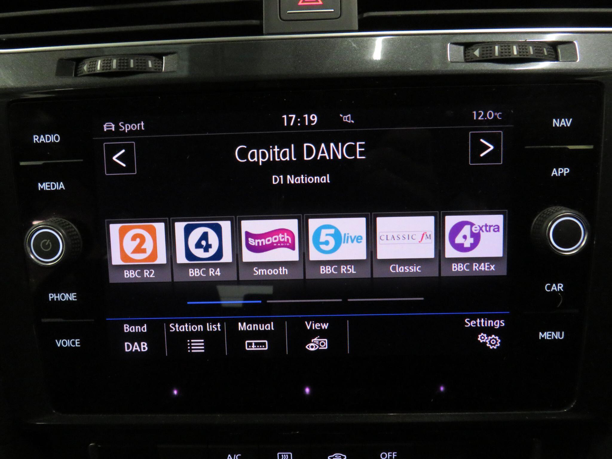 Volkswagen Golf - Image 17