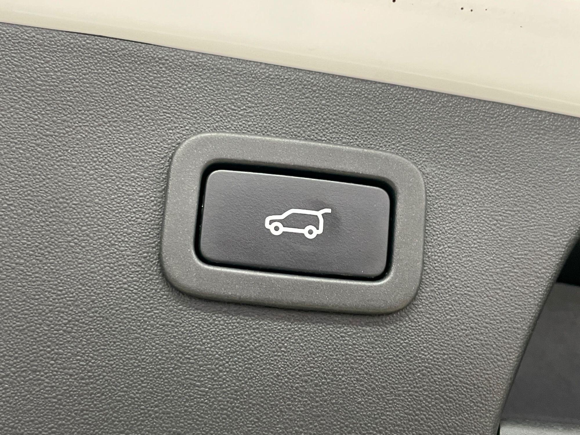 Jaguar E-Pace - Image 19