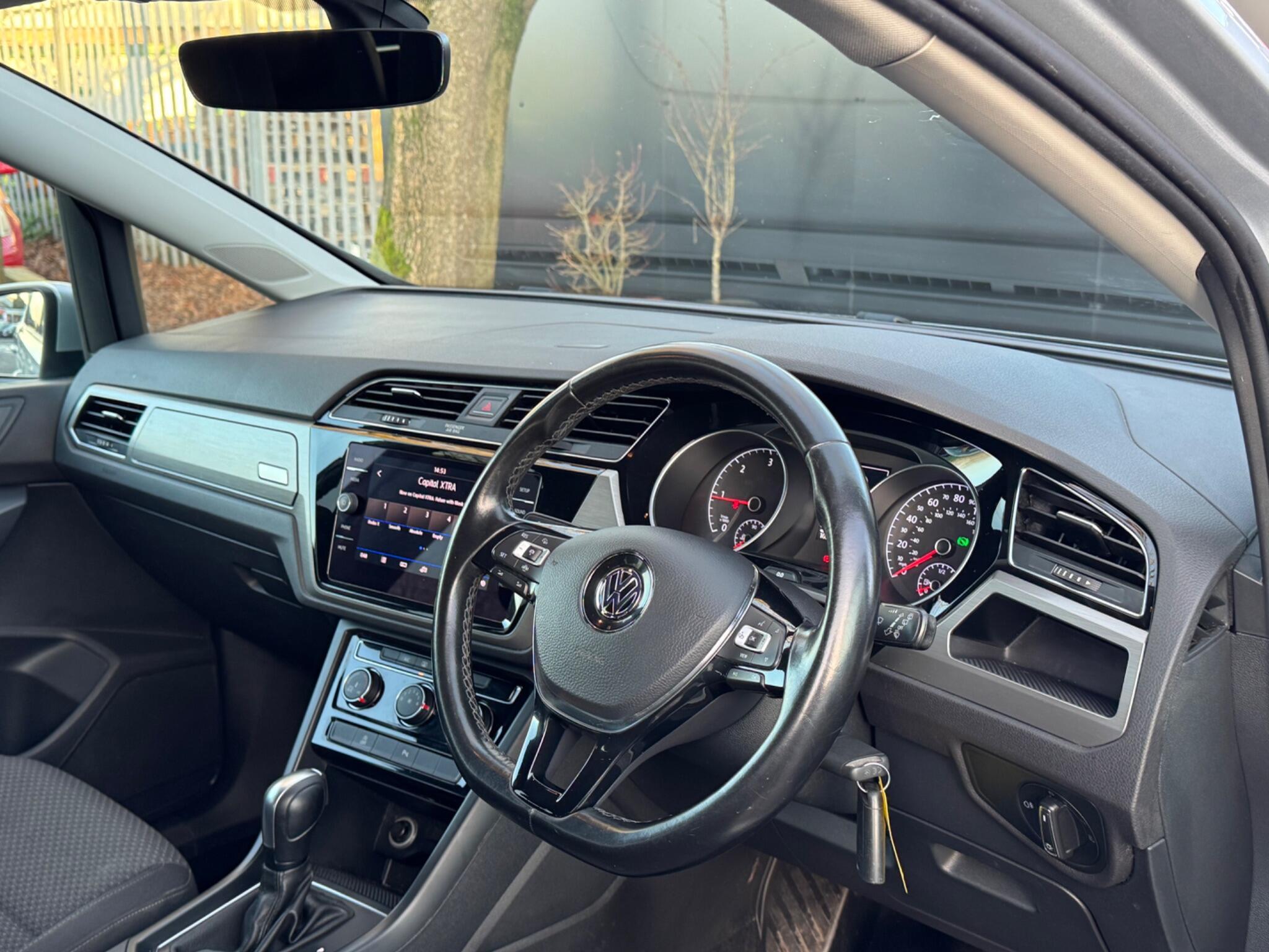 Volkswagen Touran - Image 12