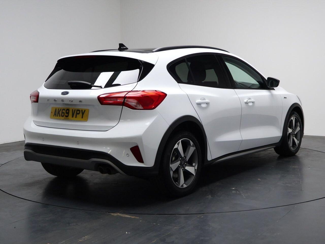 Ford Focus - Image 13