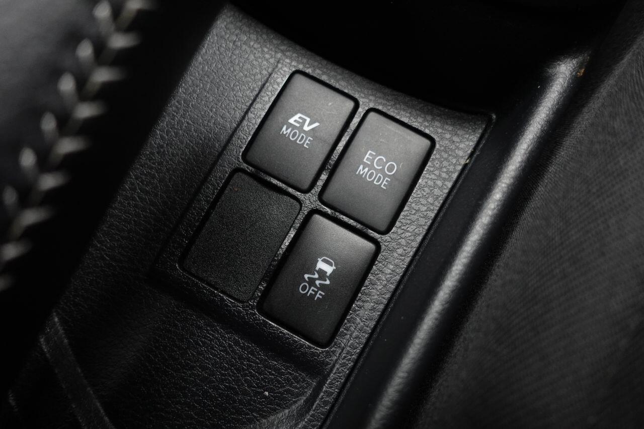 Toyota Yaris - Image 17