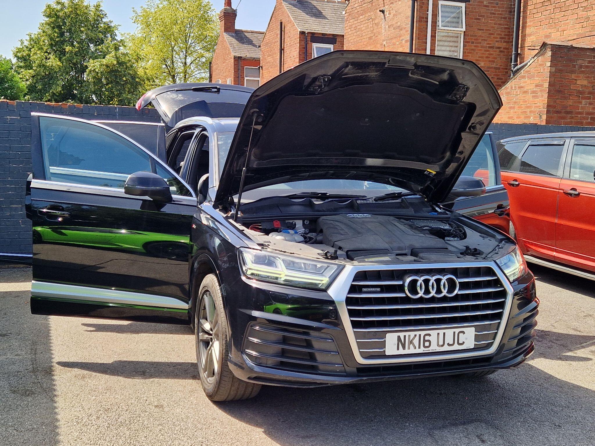 Audi Q7 - Image 12