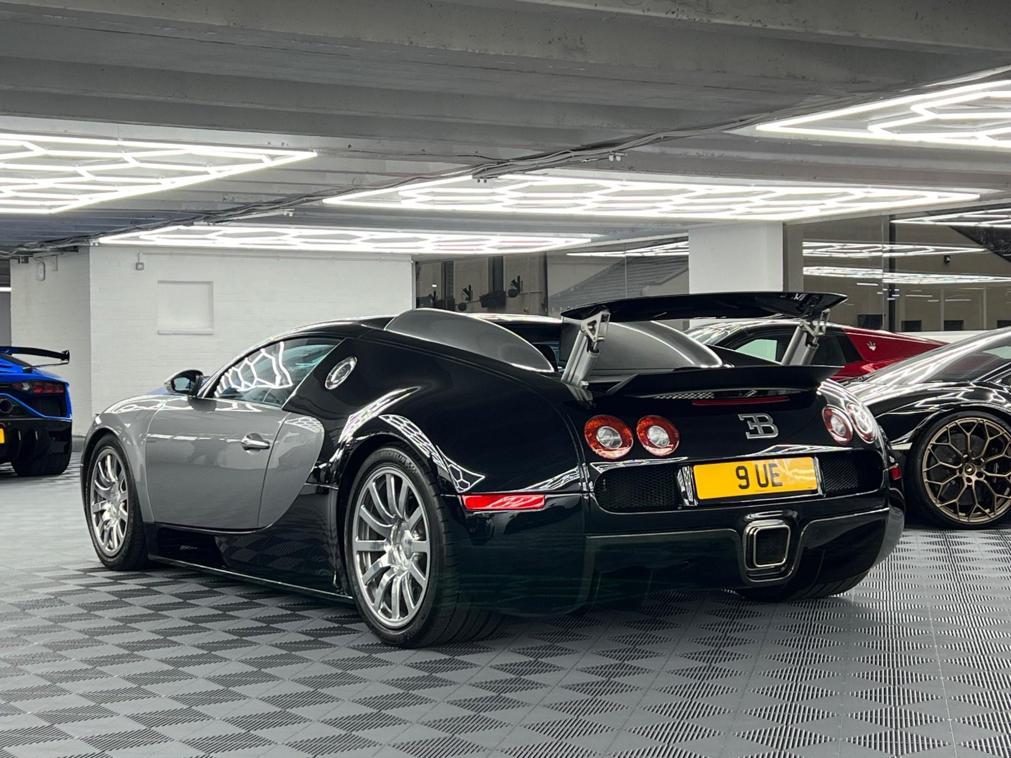 Bugatti Veyron - Image 4