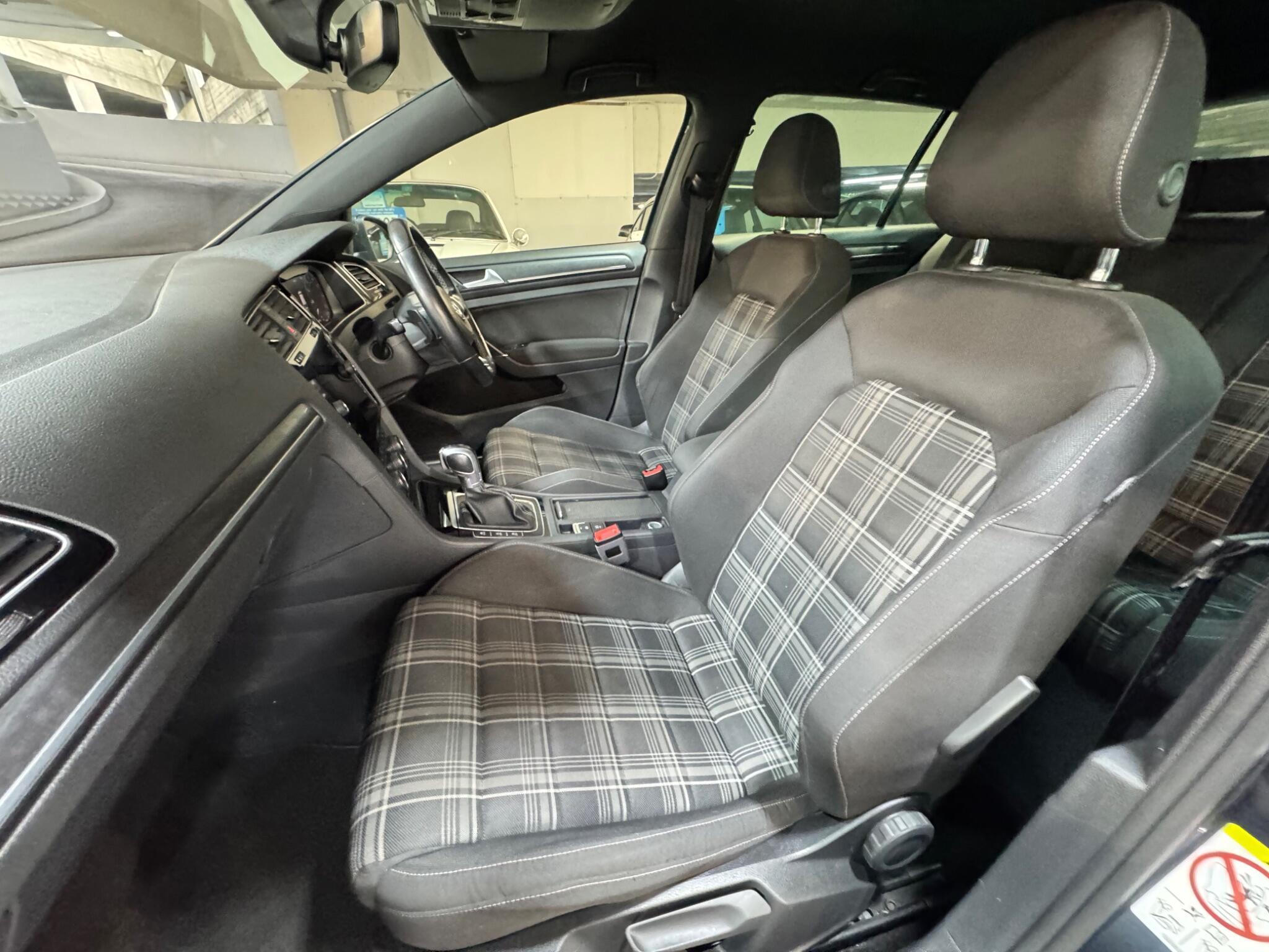 Volkswagen Golf - Image 11