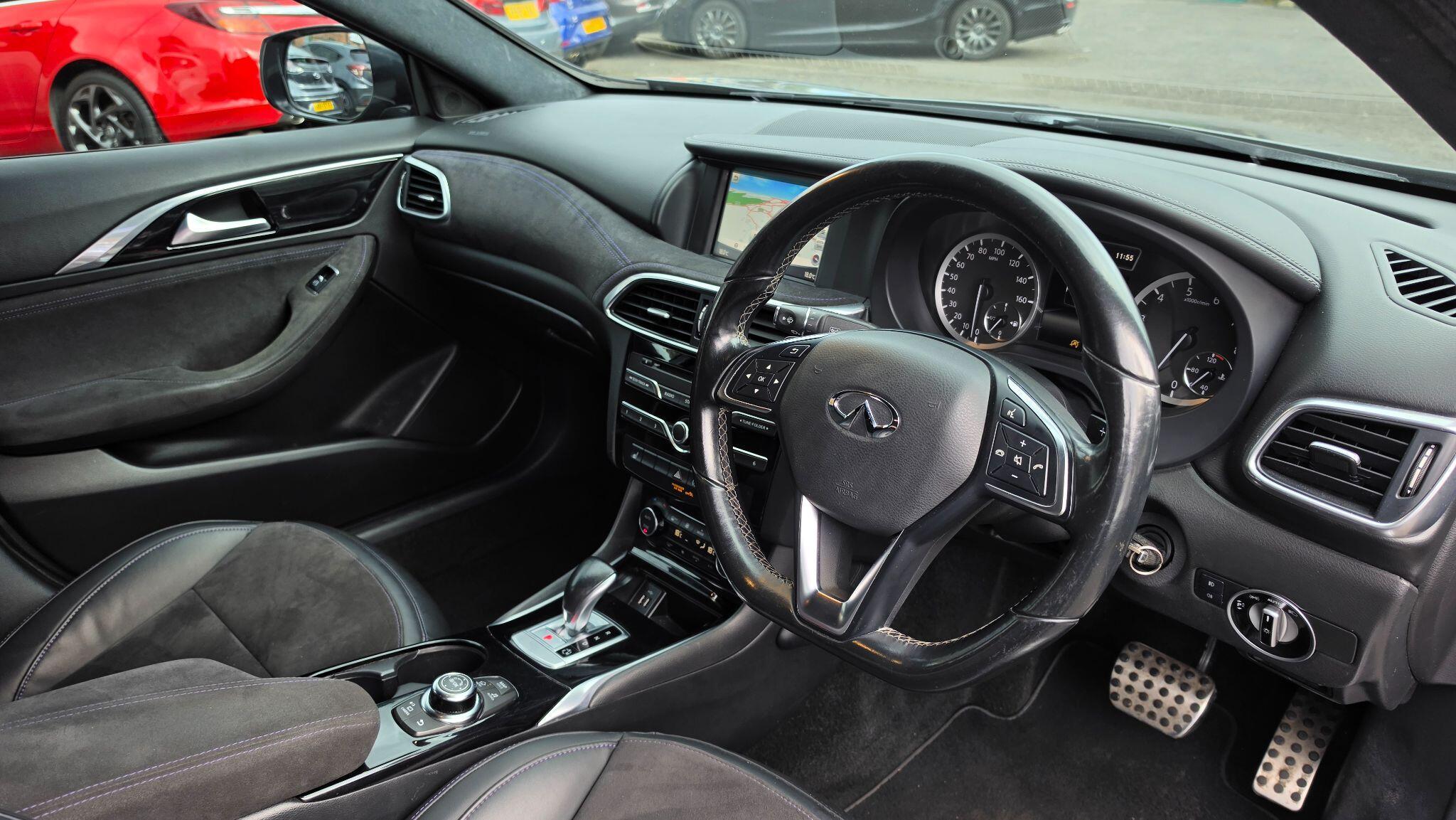 Infiniti Q30 - Image 11