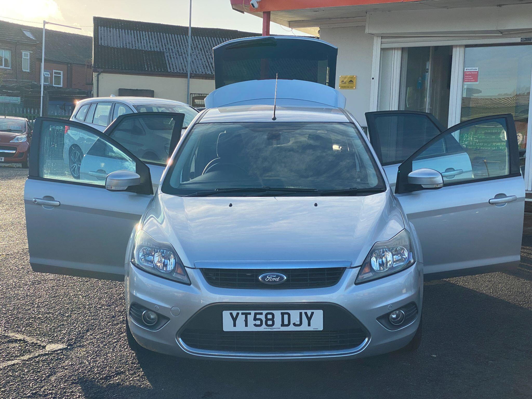 Ford Focus - Image 18