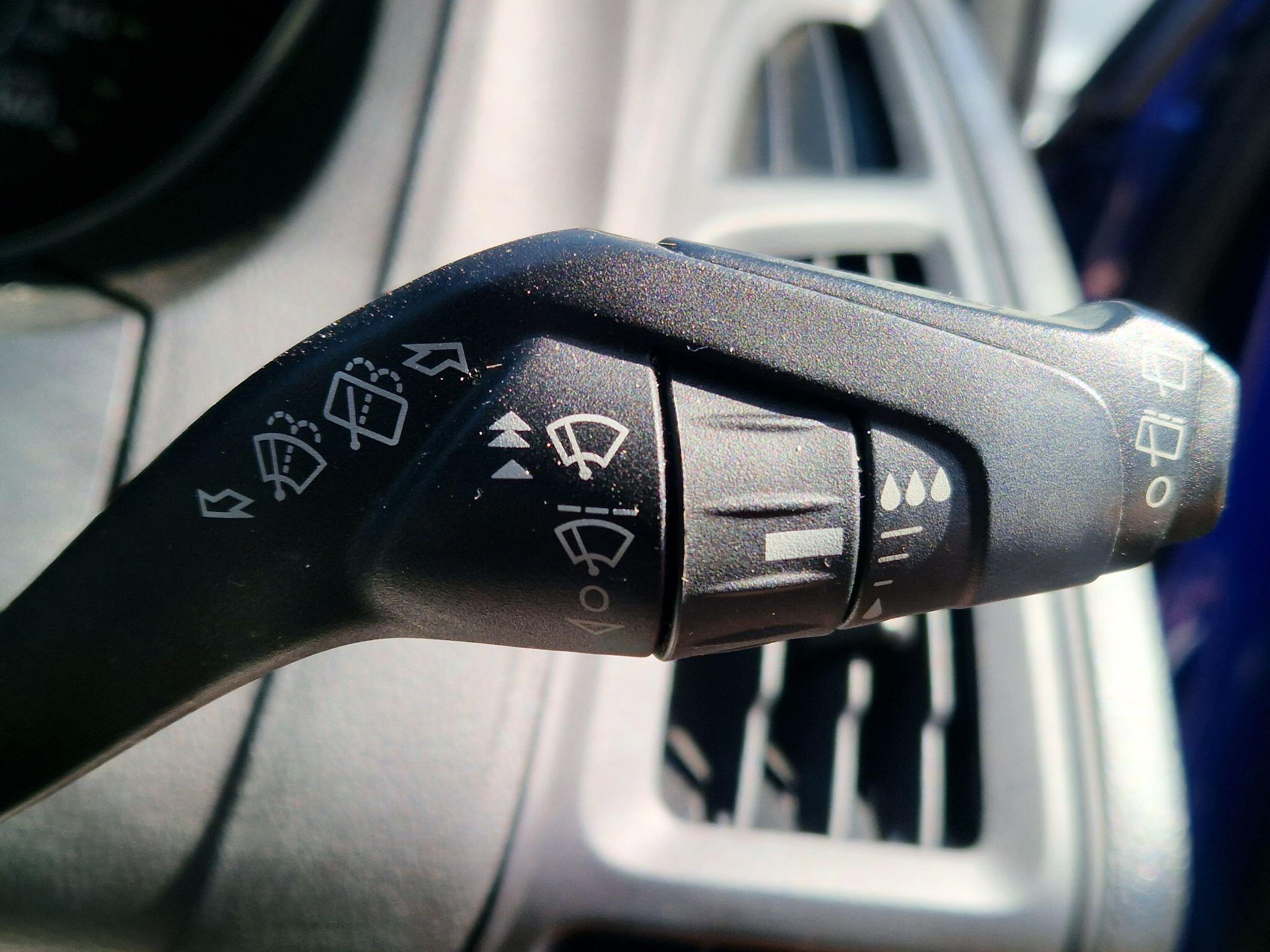 Ford Focus - Image 16