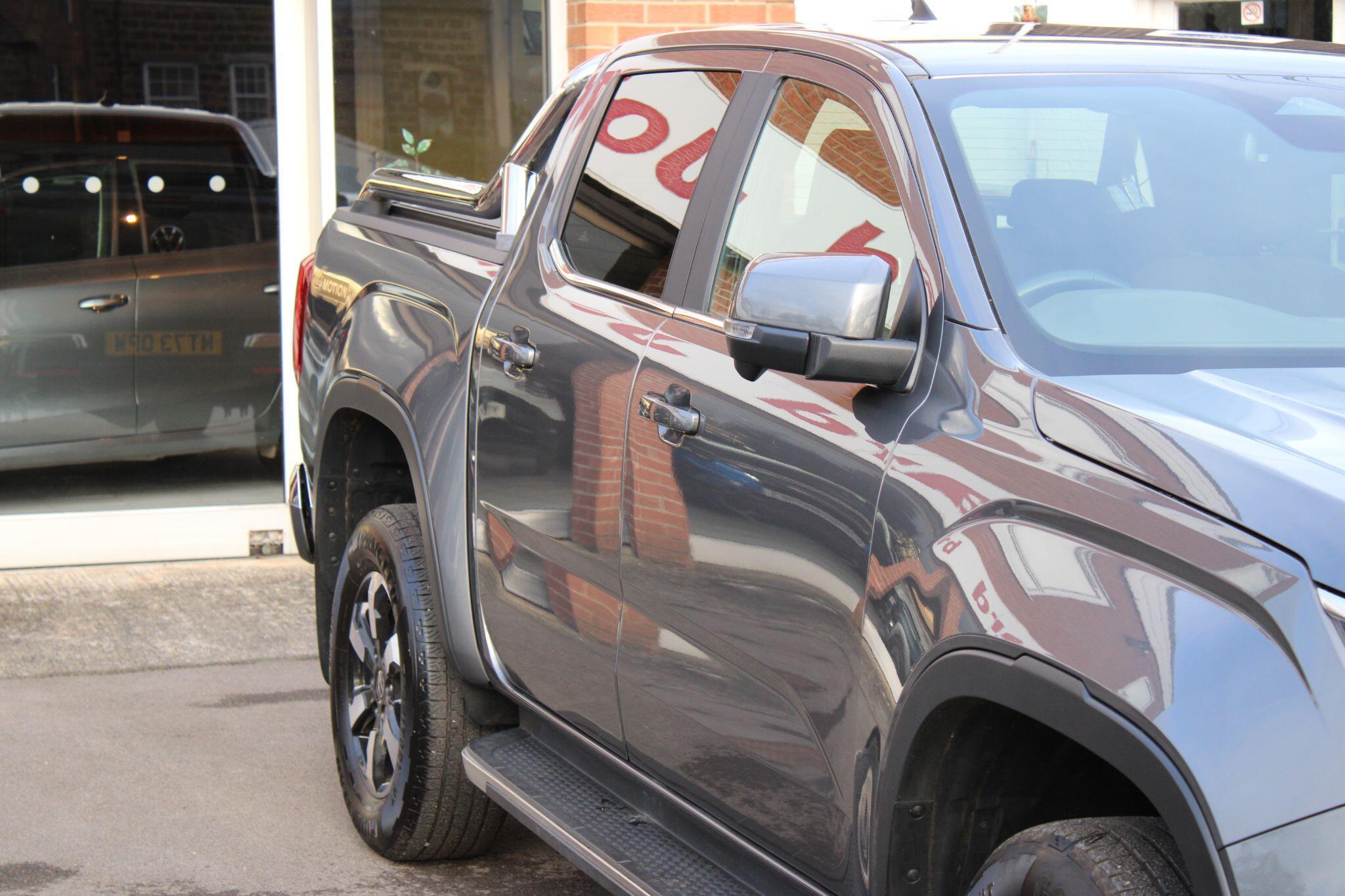 Volkswagen Amarok - Image 8