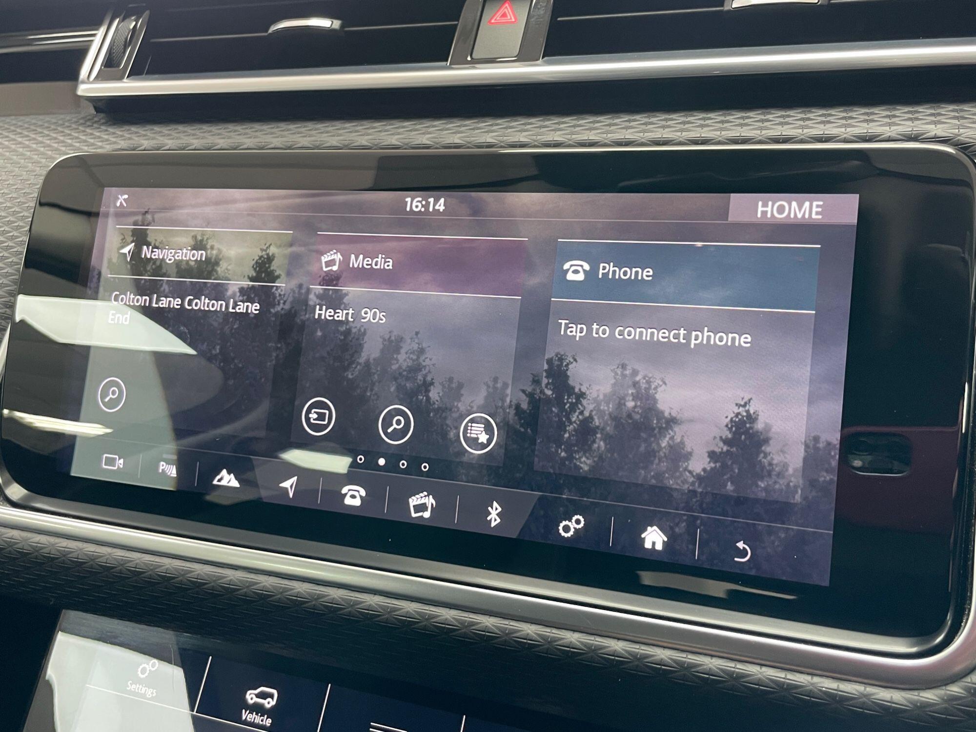 Land Rover Range Rover Velar - Image 37