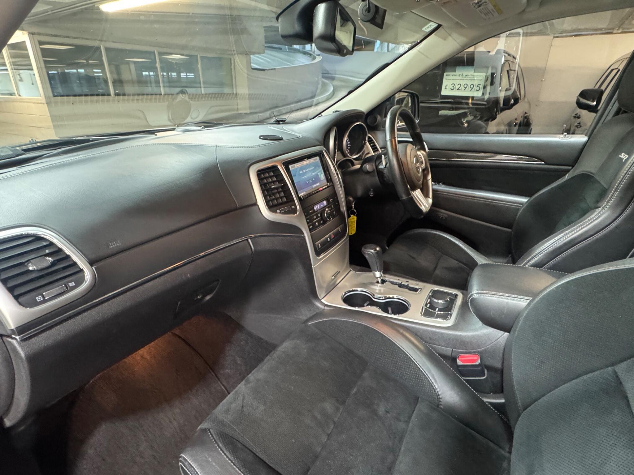 Jeep Grand Cherokee - Image 11