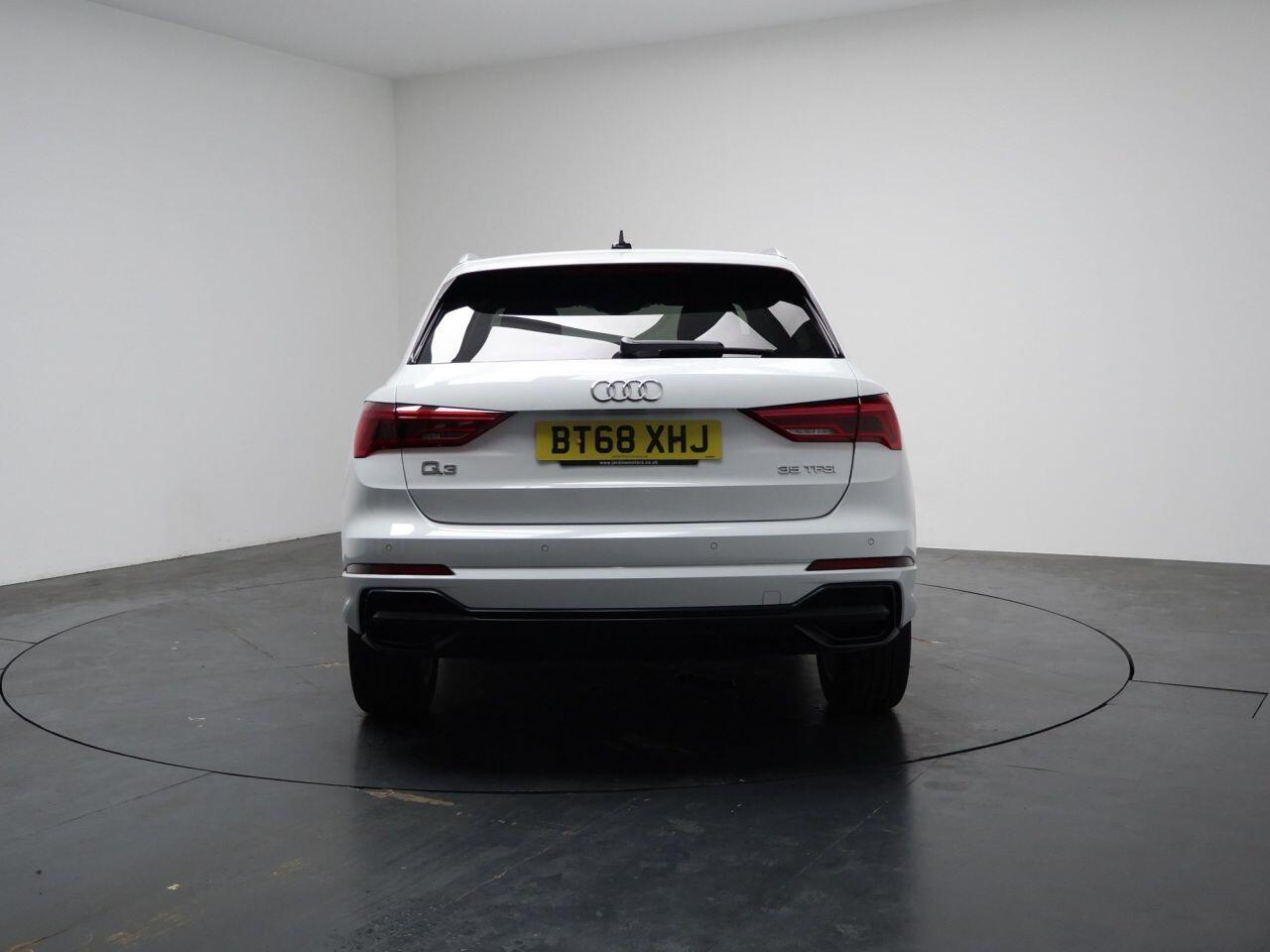 Audi Q3 - Image 15
