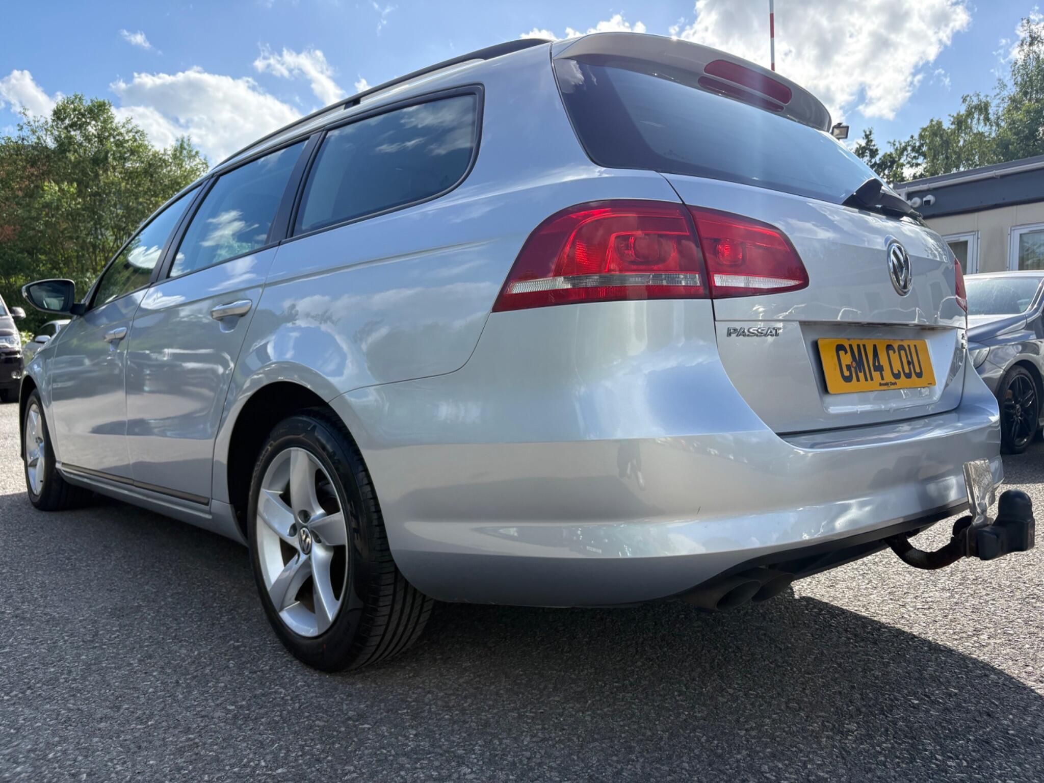 Volkswagen Passat - Image 14