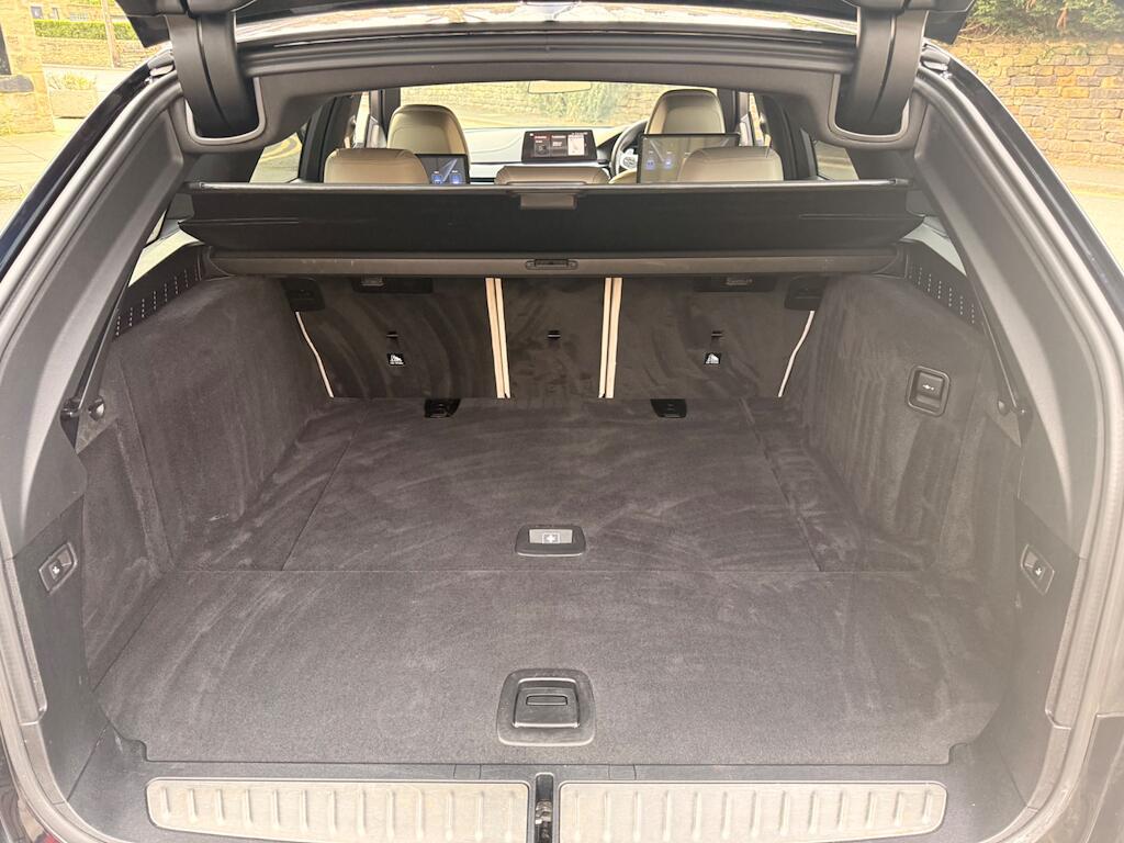BMW 5 Series - Image 27