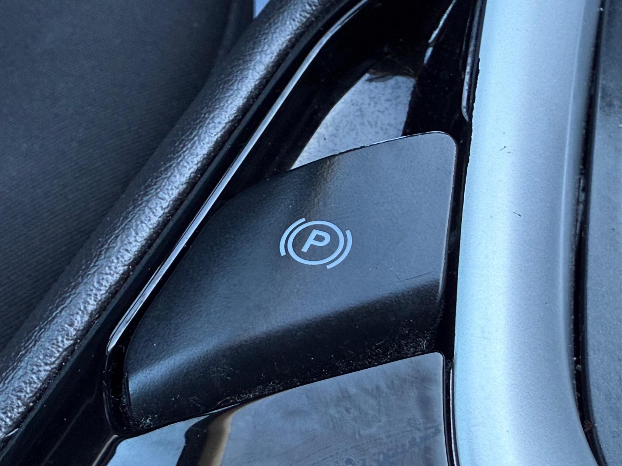 Ford Mondeo - Image 48