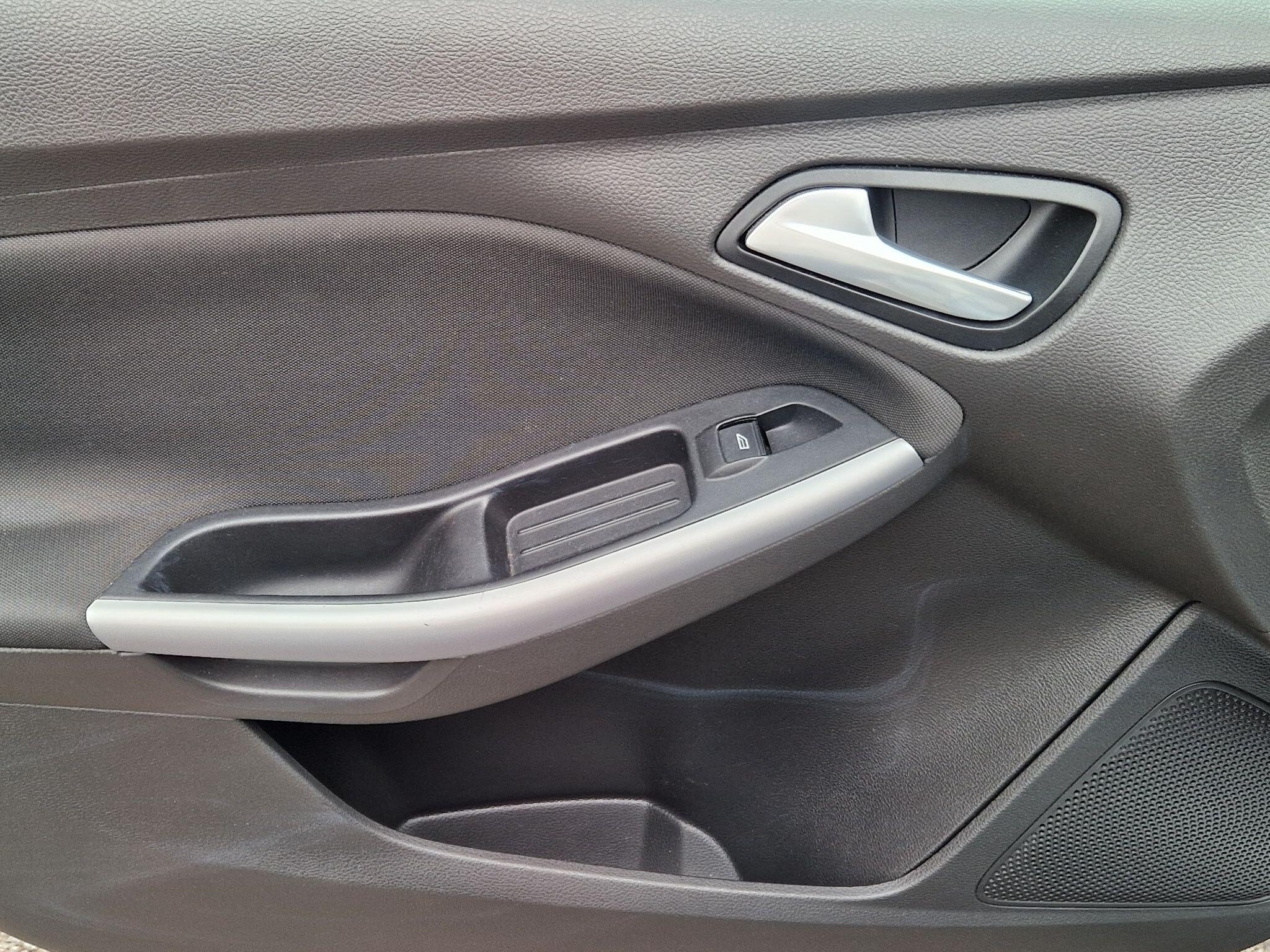 Ford Focus - Image 38