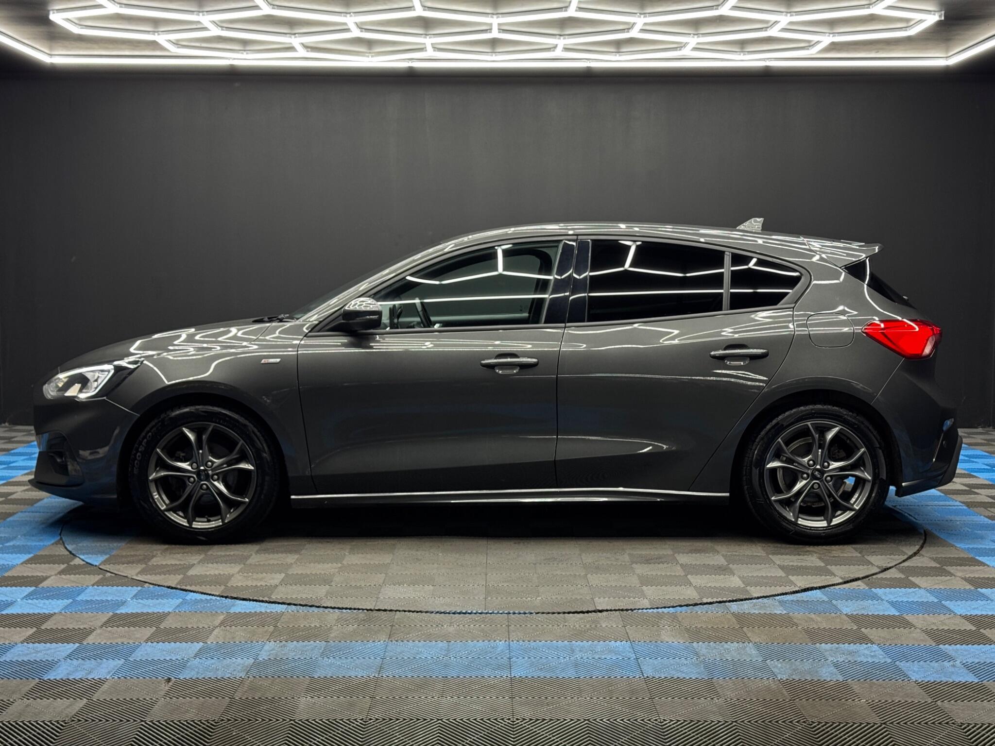 Ford Focus - Image 8