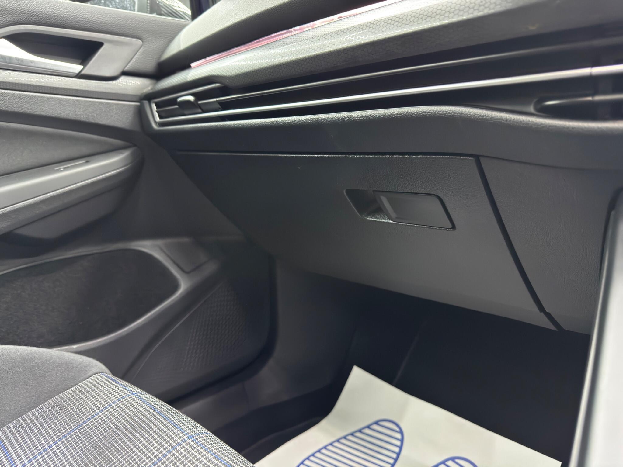 Volkswagen Golf - Image 36