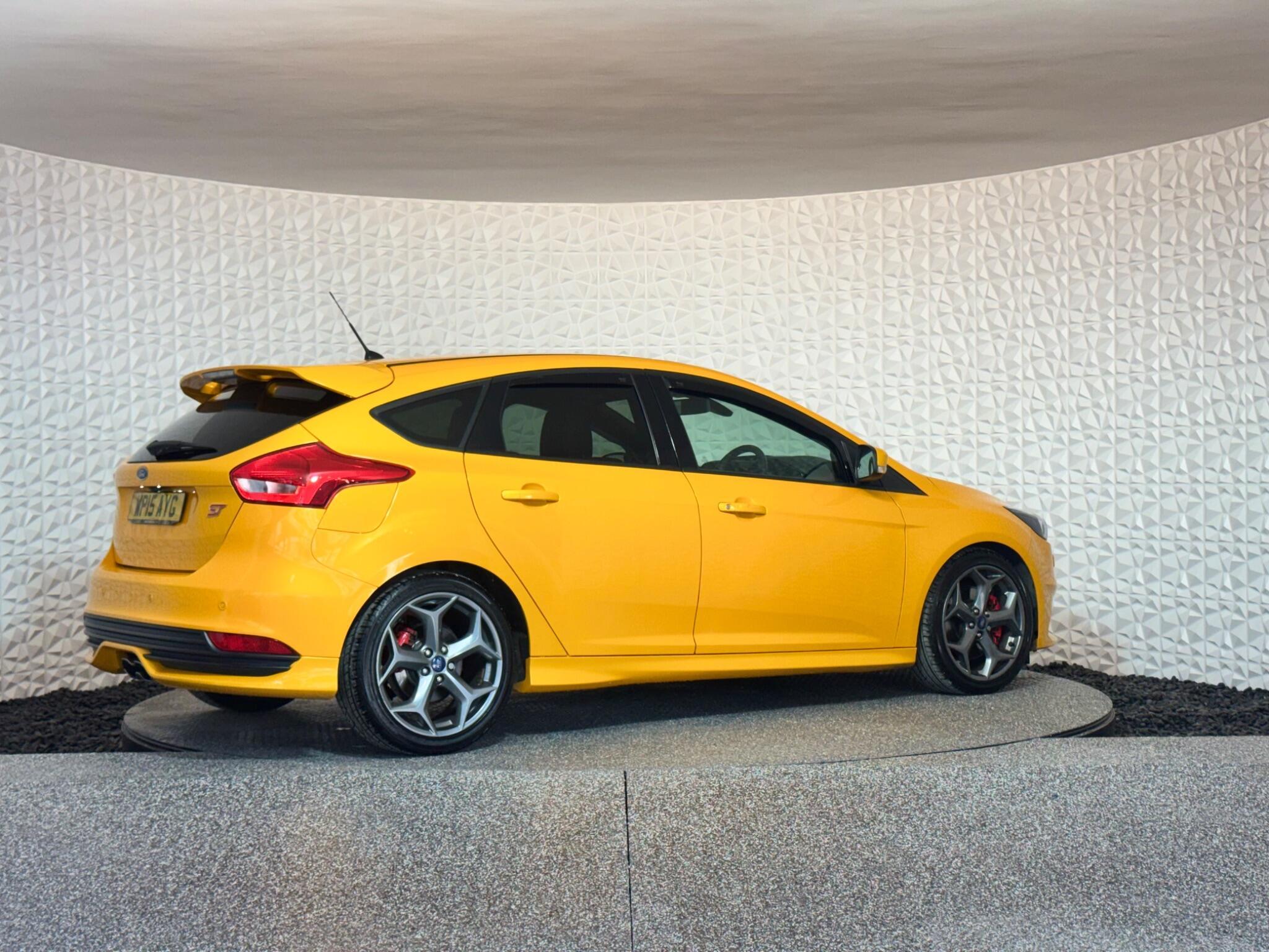 Ford Focus - Image 13