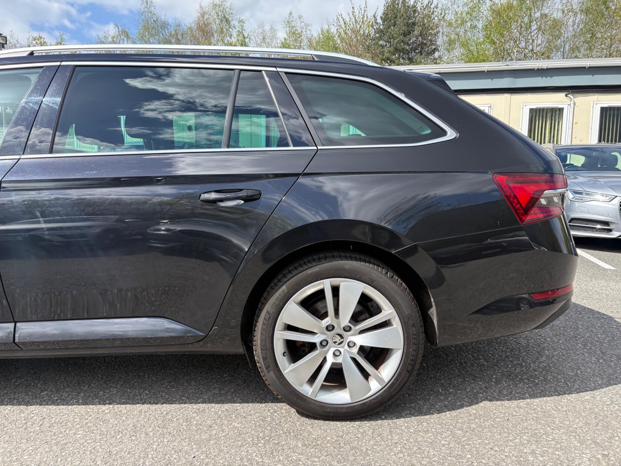 Skoda Superb - Image 11
