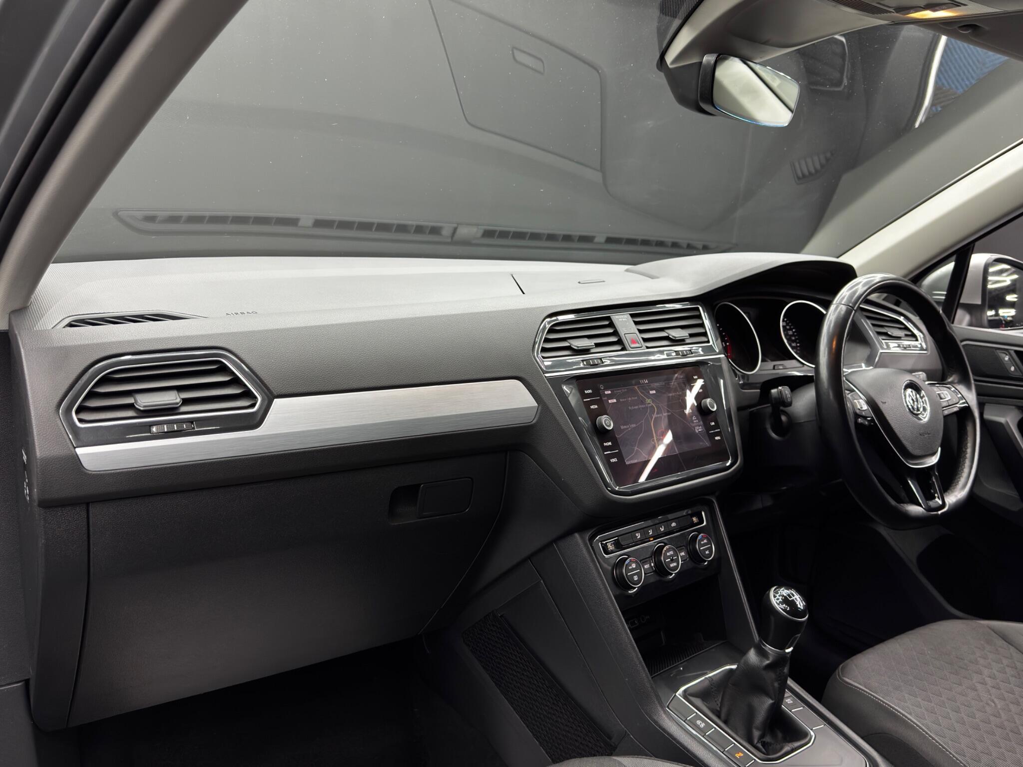 Volkswagen Tiguan - Image 11