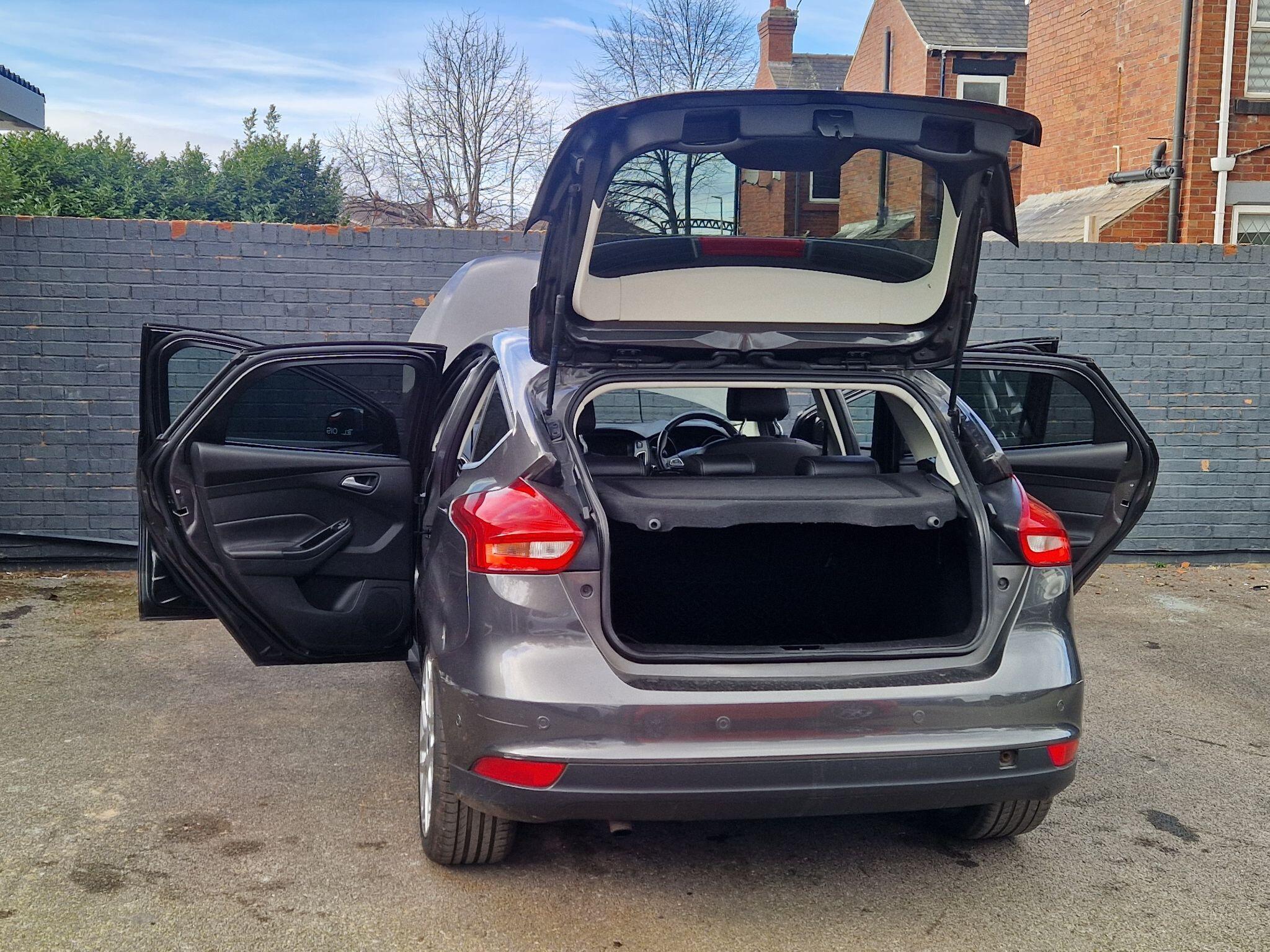 Ford Focus - Image 19