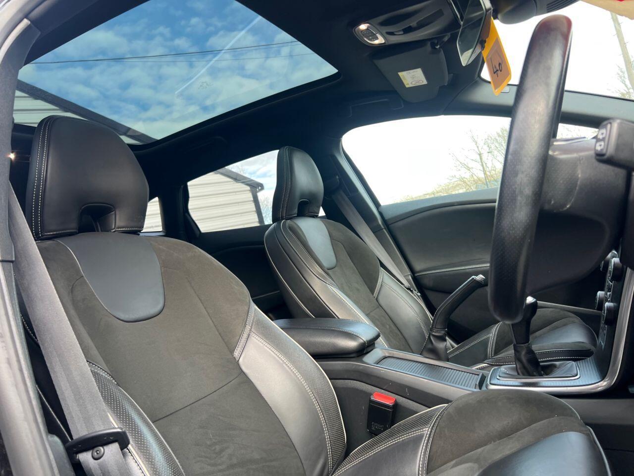 Volvo V40 - Image 15