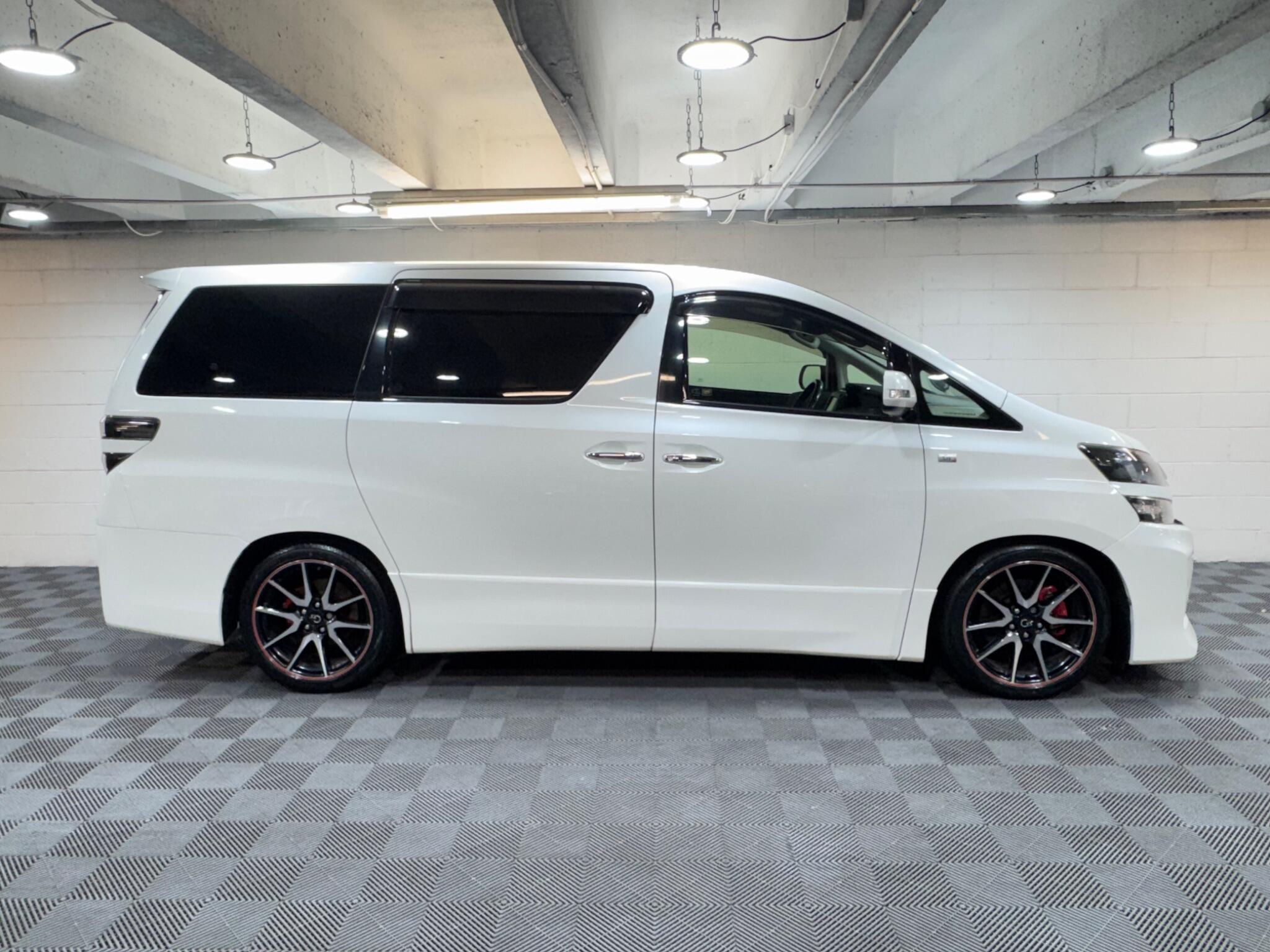 Toyota Vellfire - Image 5