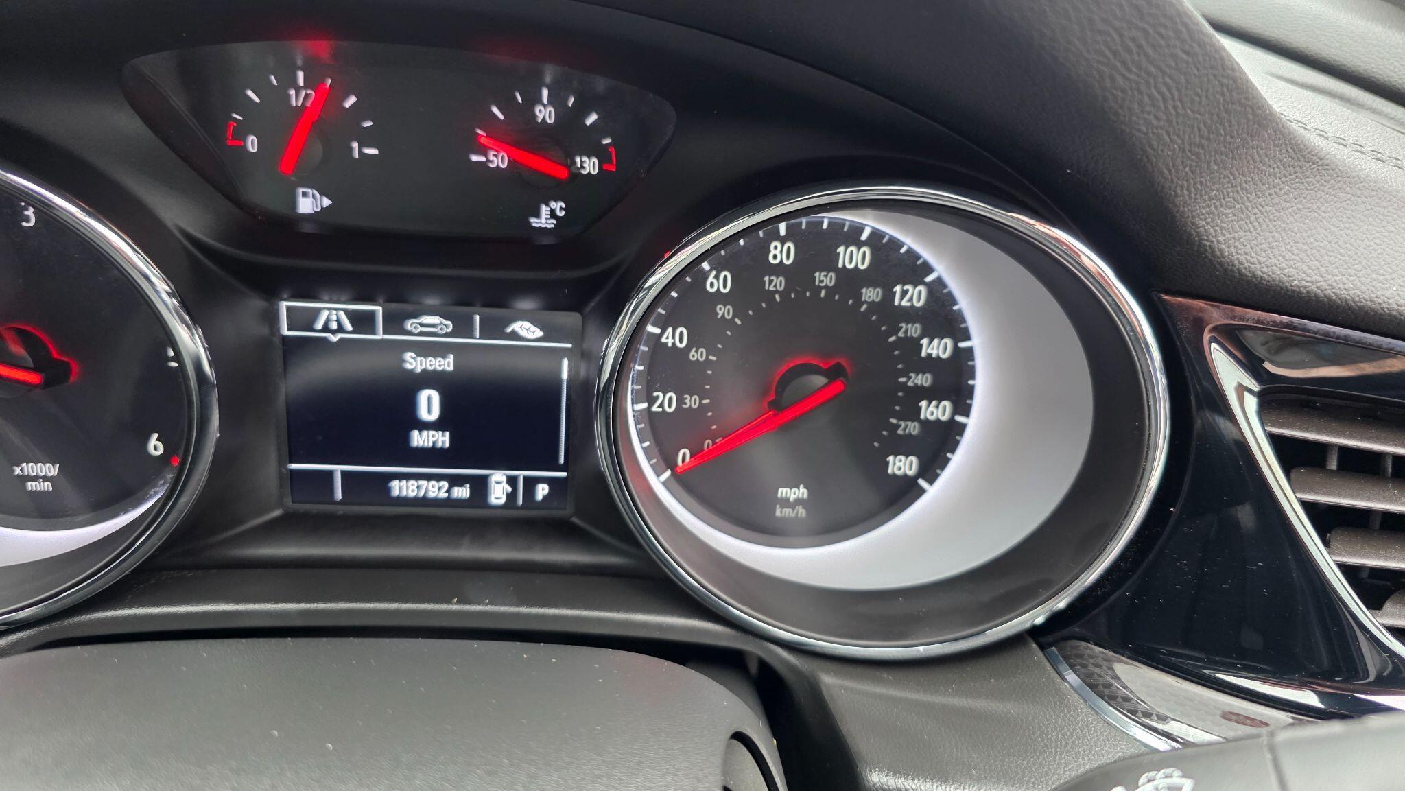 Vauxhall Insignia - Image 26