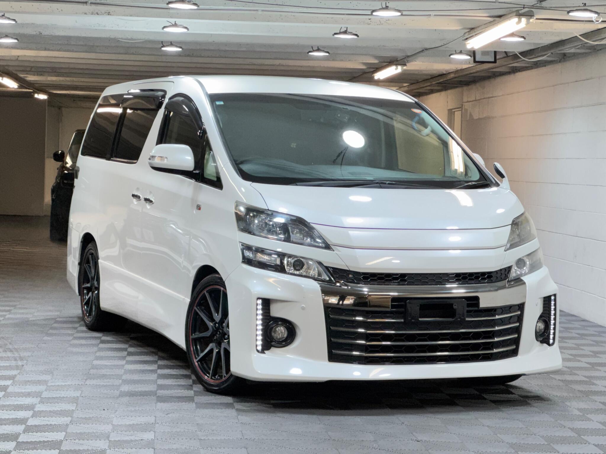 Toyota Vellfire - Image 7