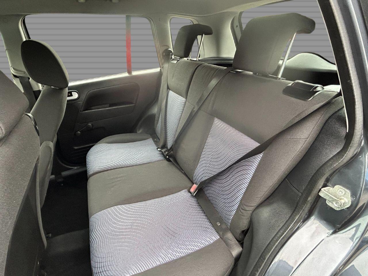 Ford Fusion - Image 12