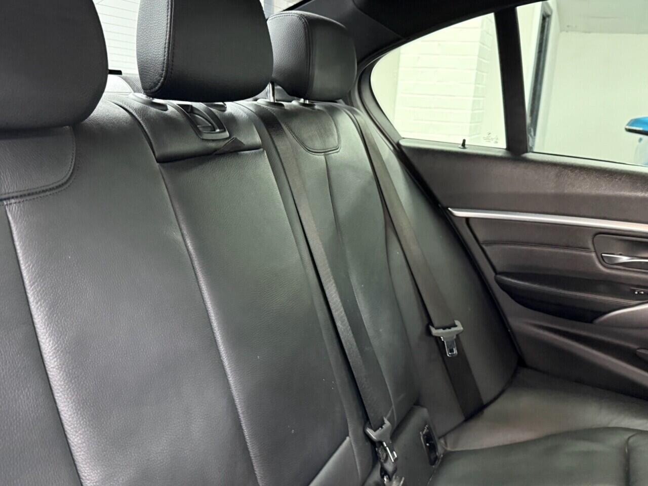 BMW 3 Series - Image 32