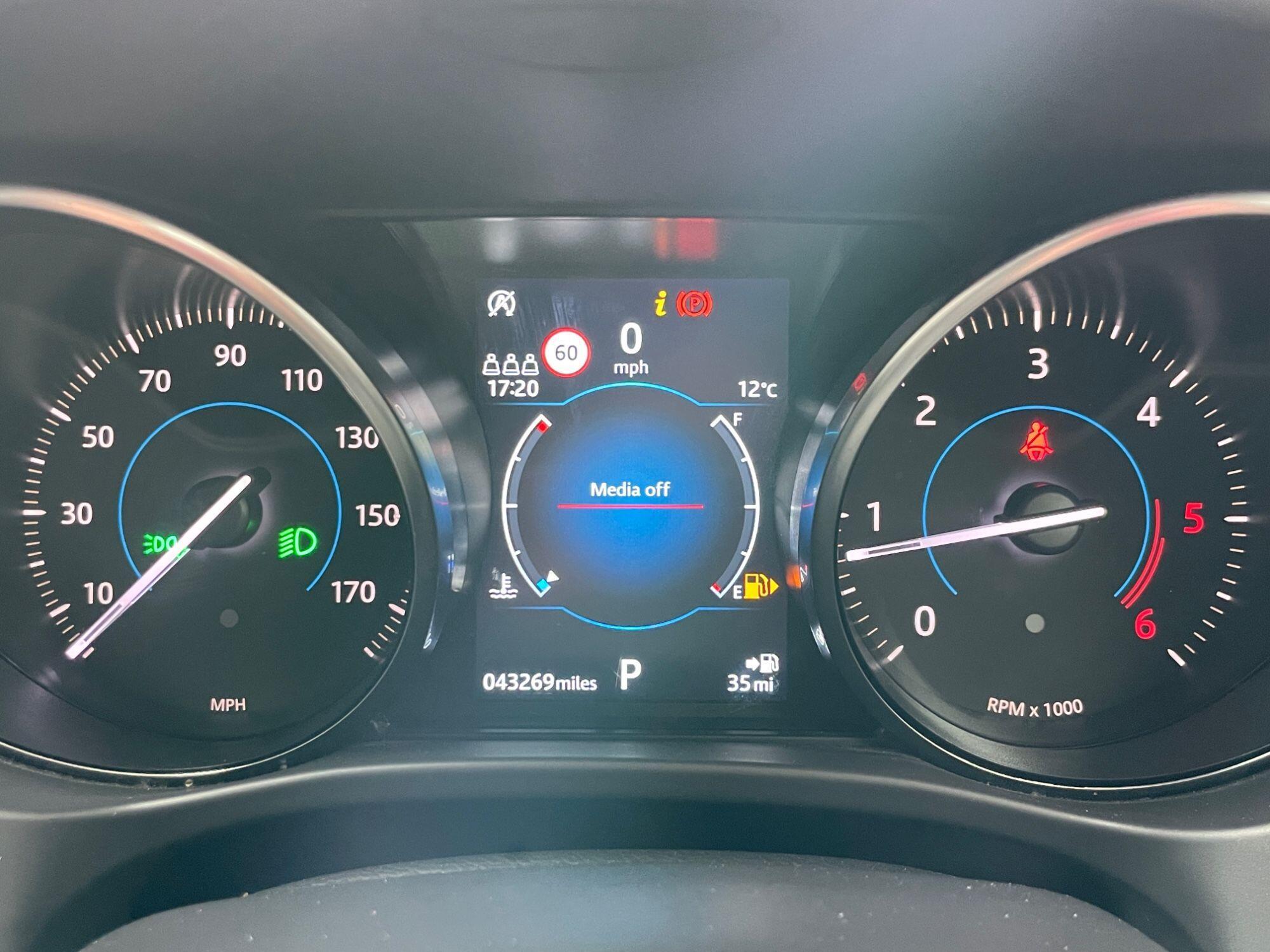 Jaguar F-Pace - Image 38