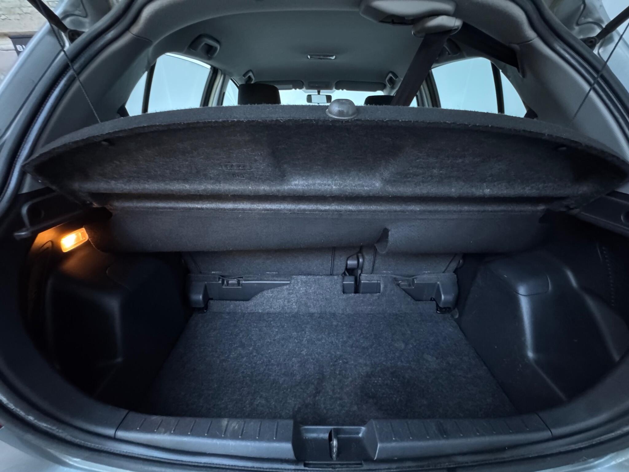 Toyota Yaris - Image 18